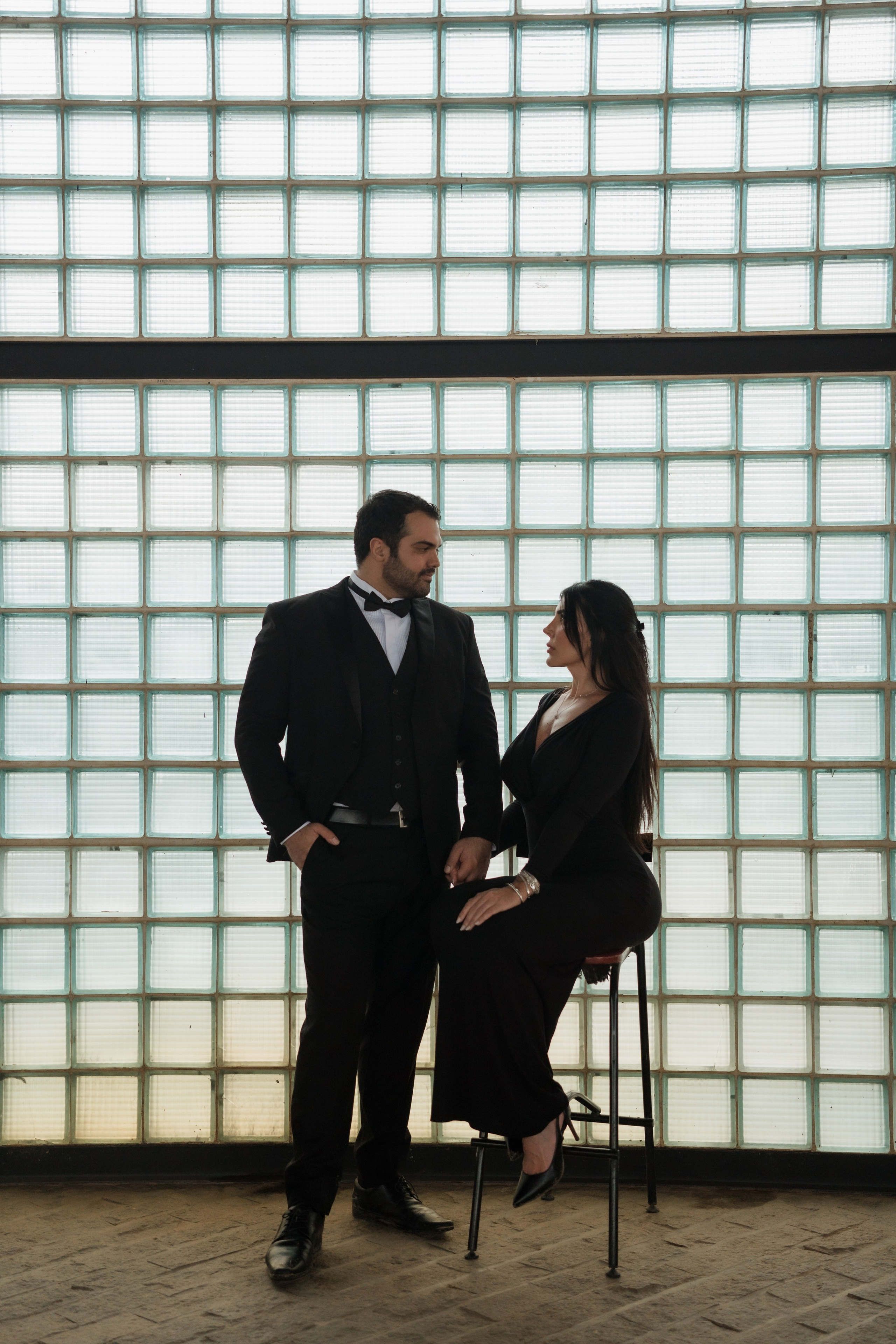 Pré-Wedding Sara e Rafael no Campo em Minas Gerais com Estética Editorial | Edu e Josi Fotografia
