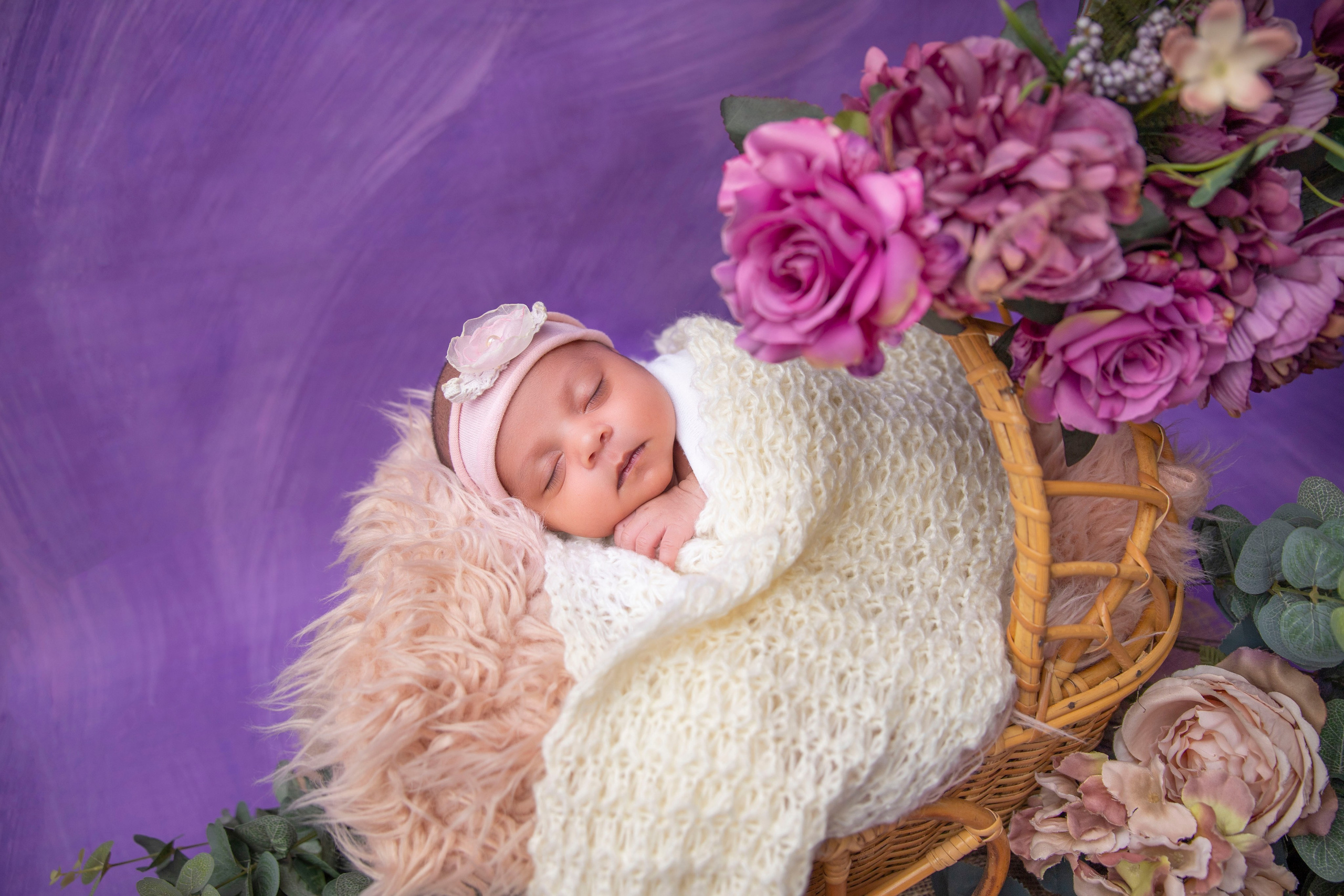 Newborns. Lifestyle and Family Photographer Faryal Saeed