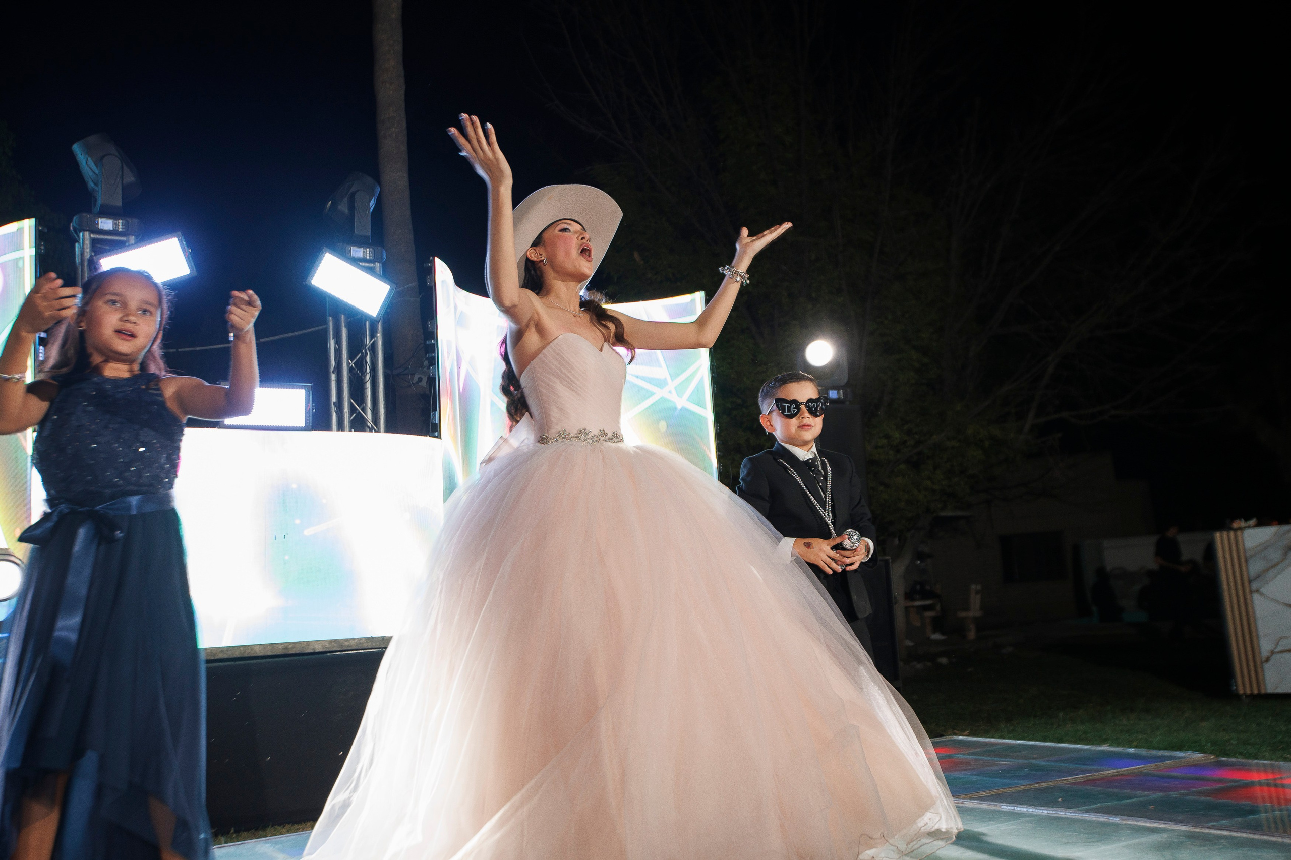 Renata XV — El comienzo de una nueva historia. Lg Fotografia