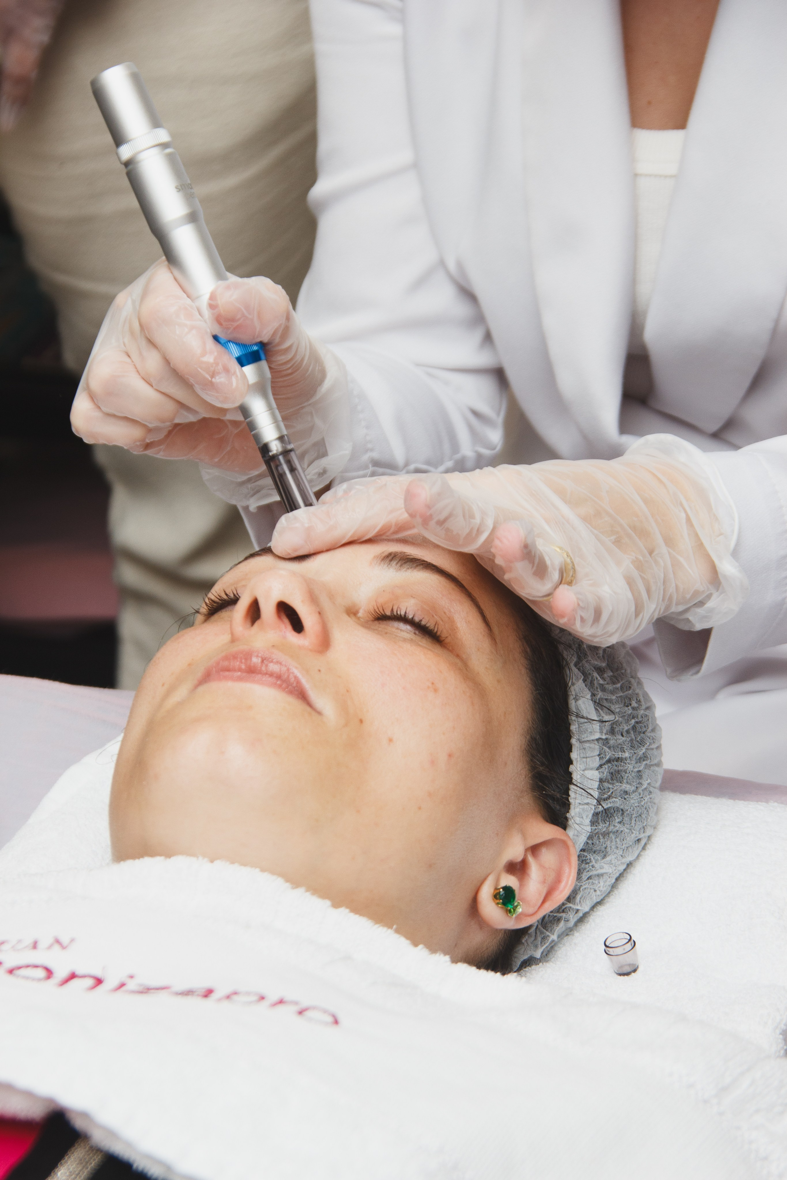 Microagulhamento Biológico (Peeling Coreano): conhecimento, técnica e prática profissional na La Vertuan em Joinville. Marcus Monteiro Fotografia