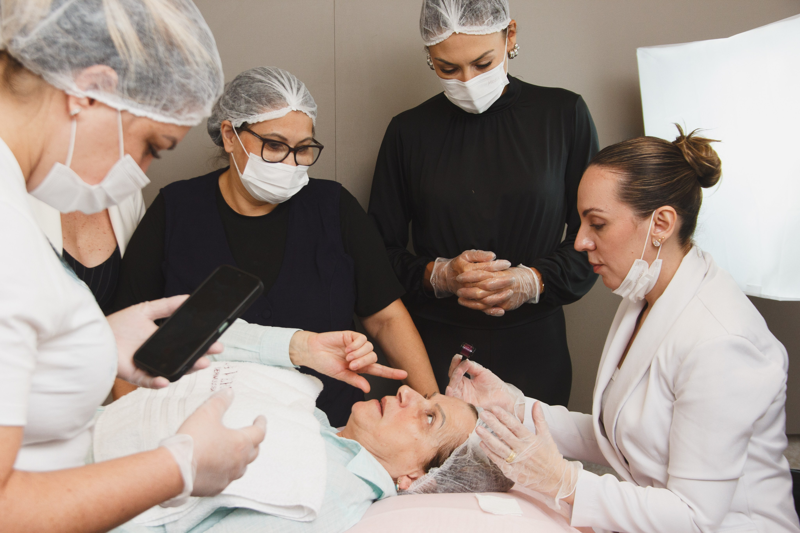 Microagulhamento Biológico (Peeling Coreano): conhecimento, técnica e prática profissional na La Vertuan em Joinville. Marcus Monteiro Fotografia