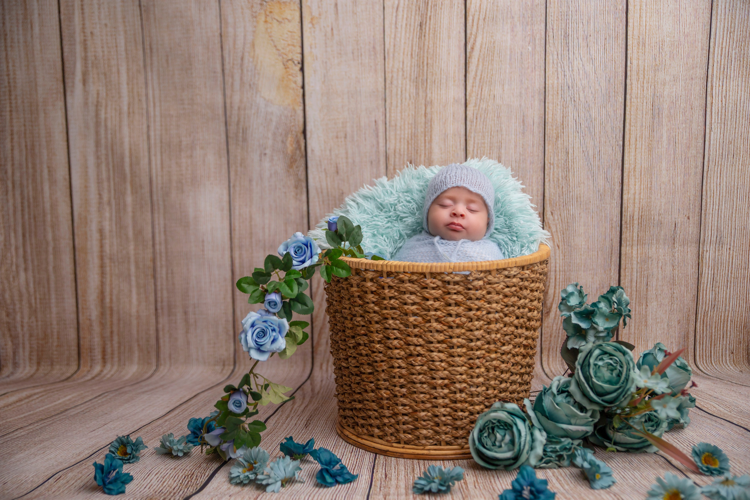 Newborns. Lifestyle and Family Photographer Faryal Saeed