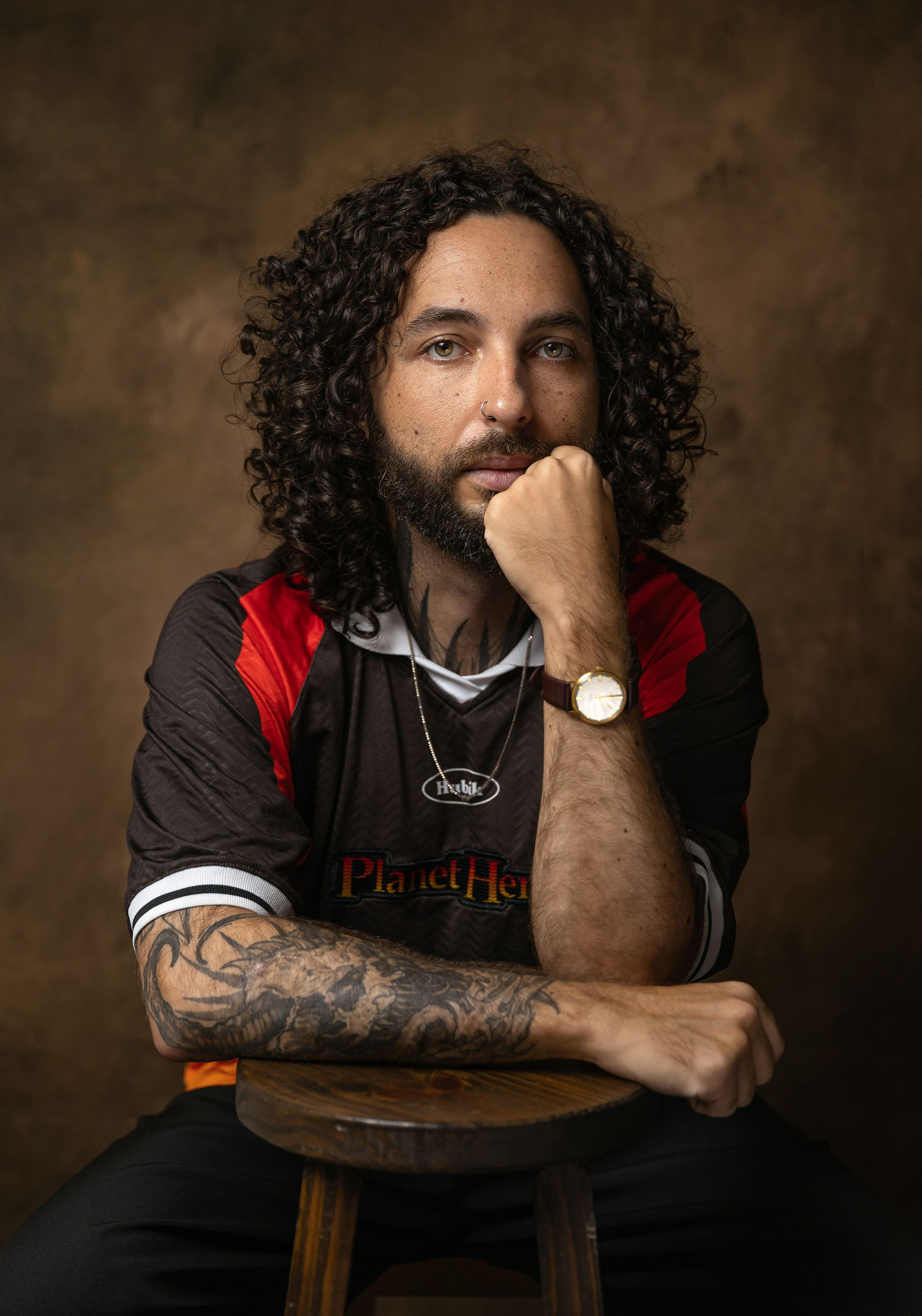 Fotografia pessoal em estúdio em São Paulo para quem deseja se enxergar de uma nova forma. Retratos femininos que valorizam autoestima, personalidade e autenticidade.