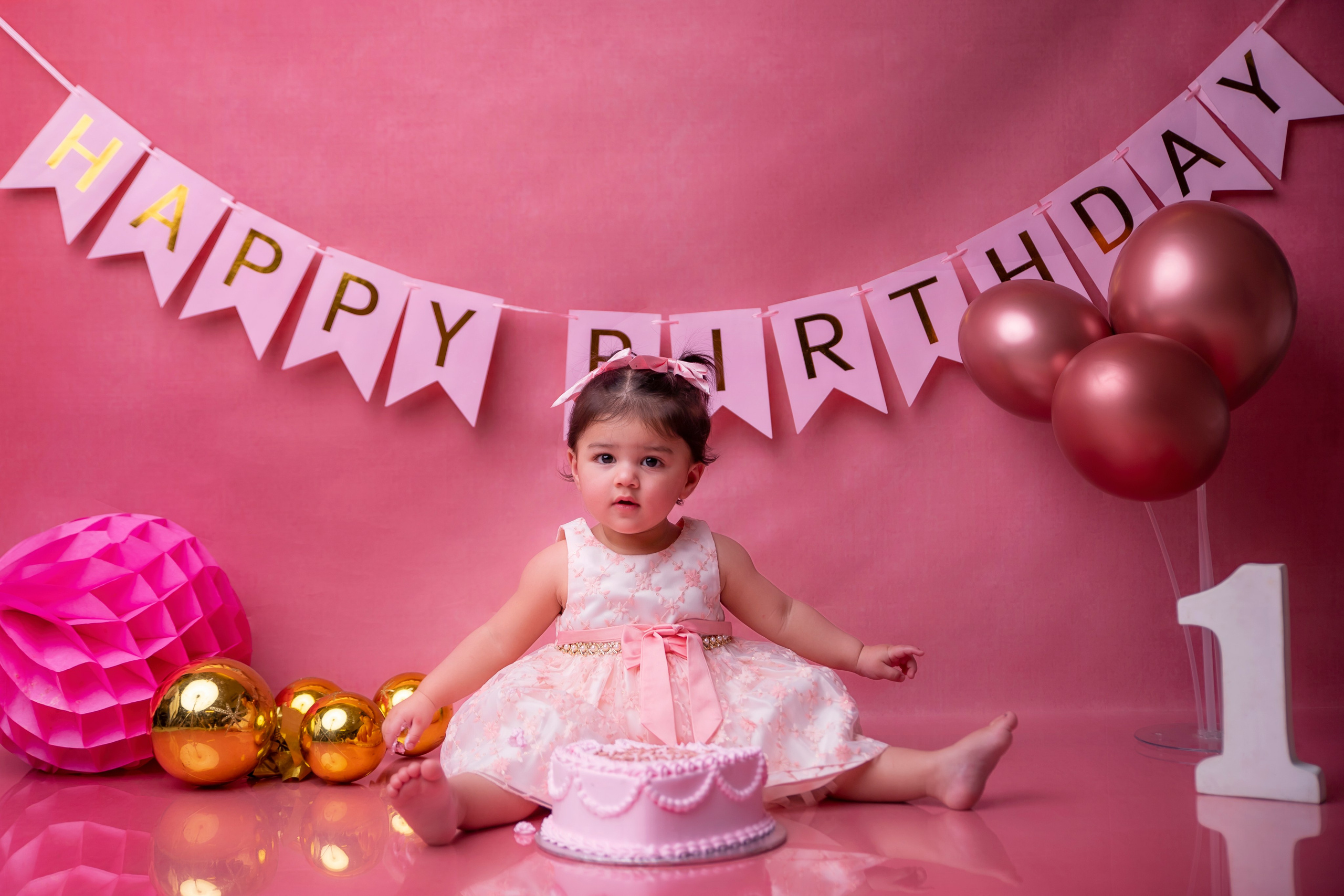Cake Smash. Lifestyle and Family Photographer Faryal Saeed