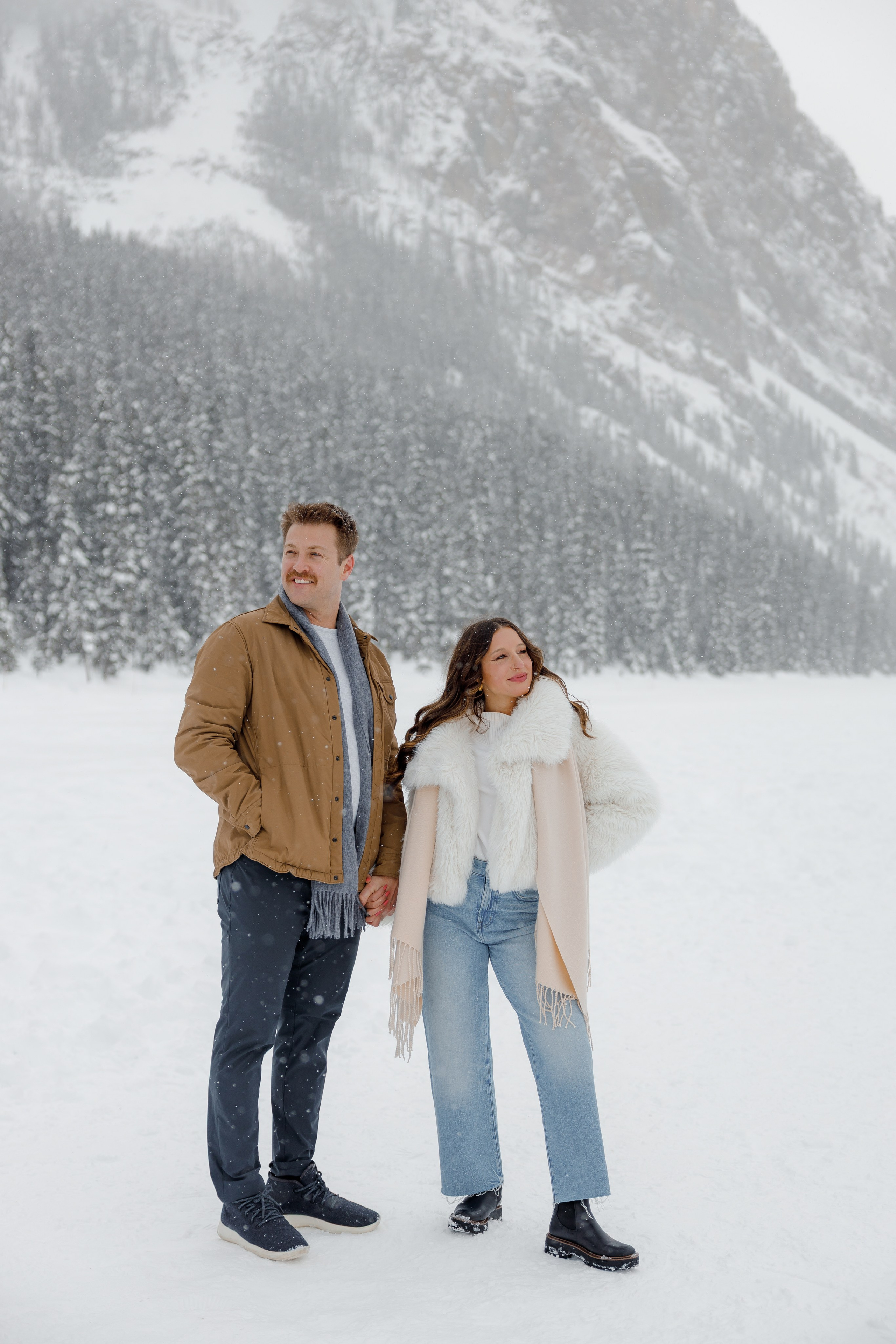 Lake Louise engagement session. Photographer Elvira Hryshchenko