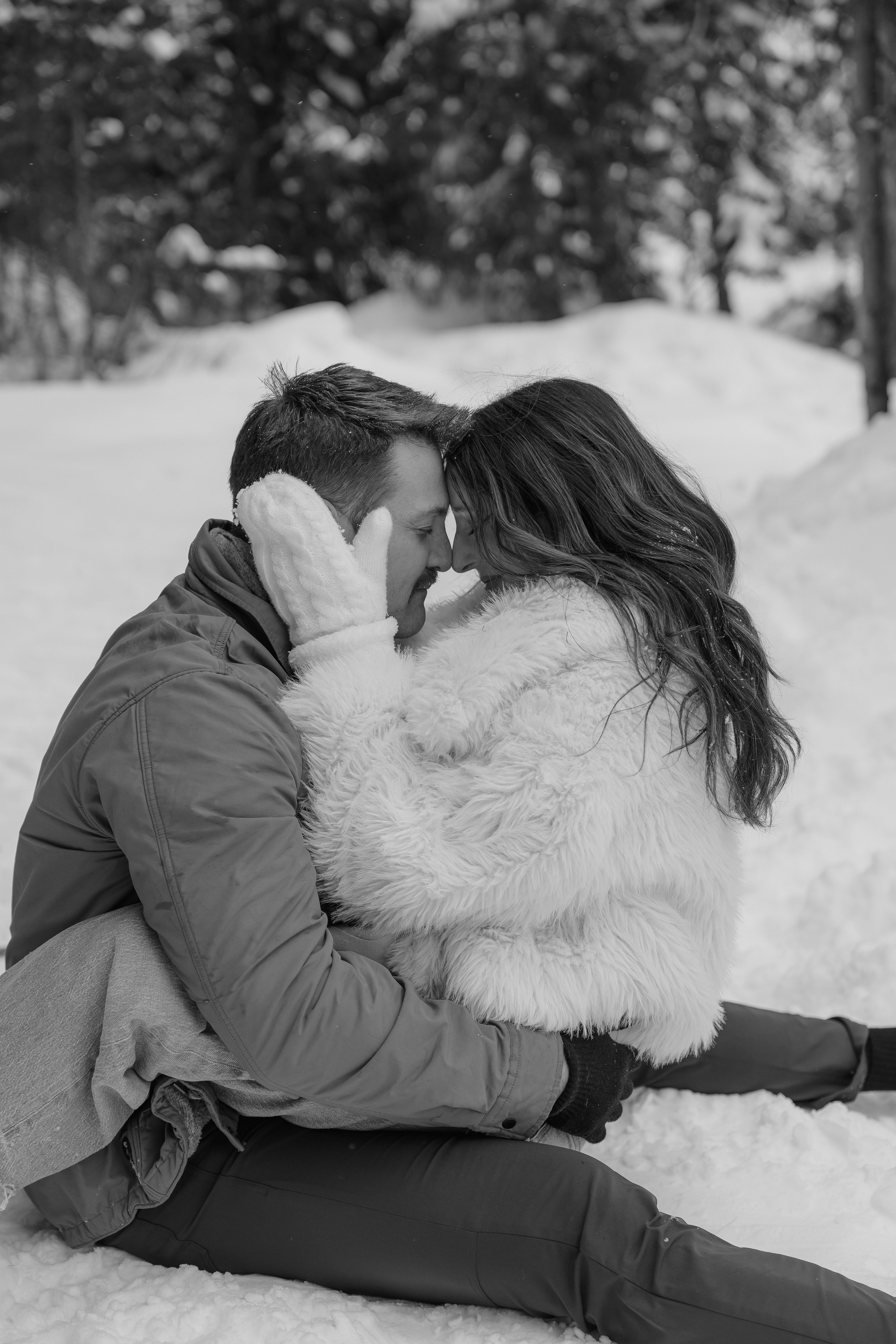 Lake Louise engagement session. Photographer Elvira Hryshchenko