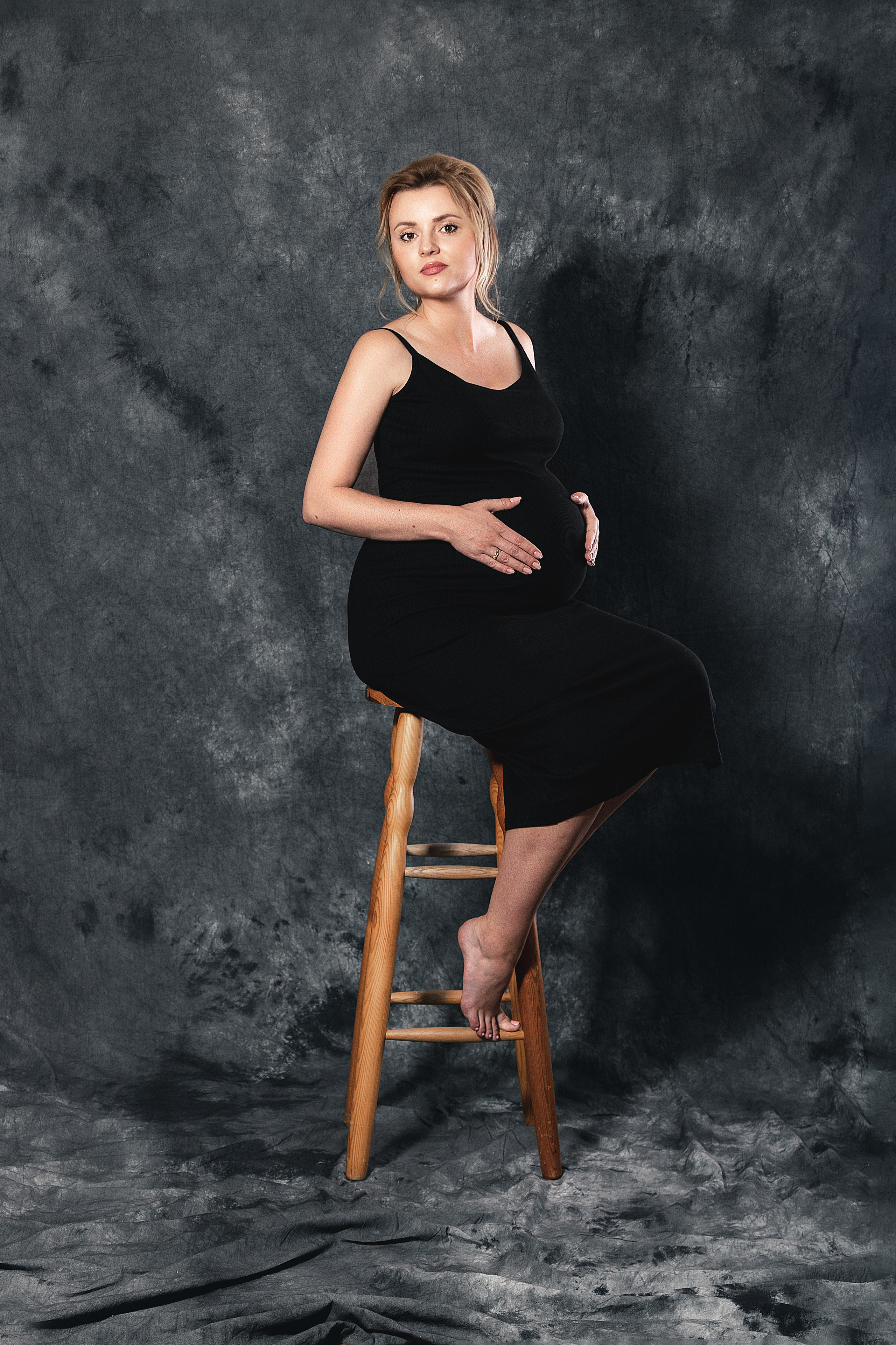 Studio Maternity Portrait Session Spruce Grove | Dimitri Studio