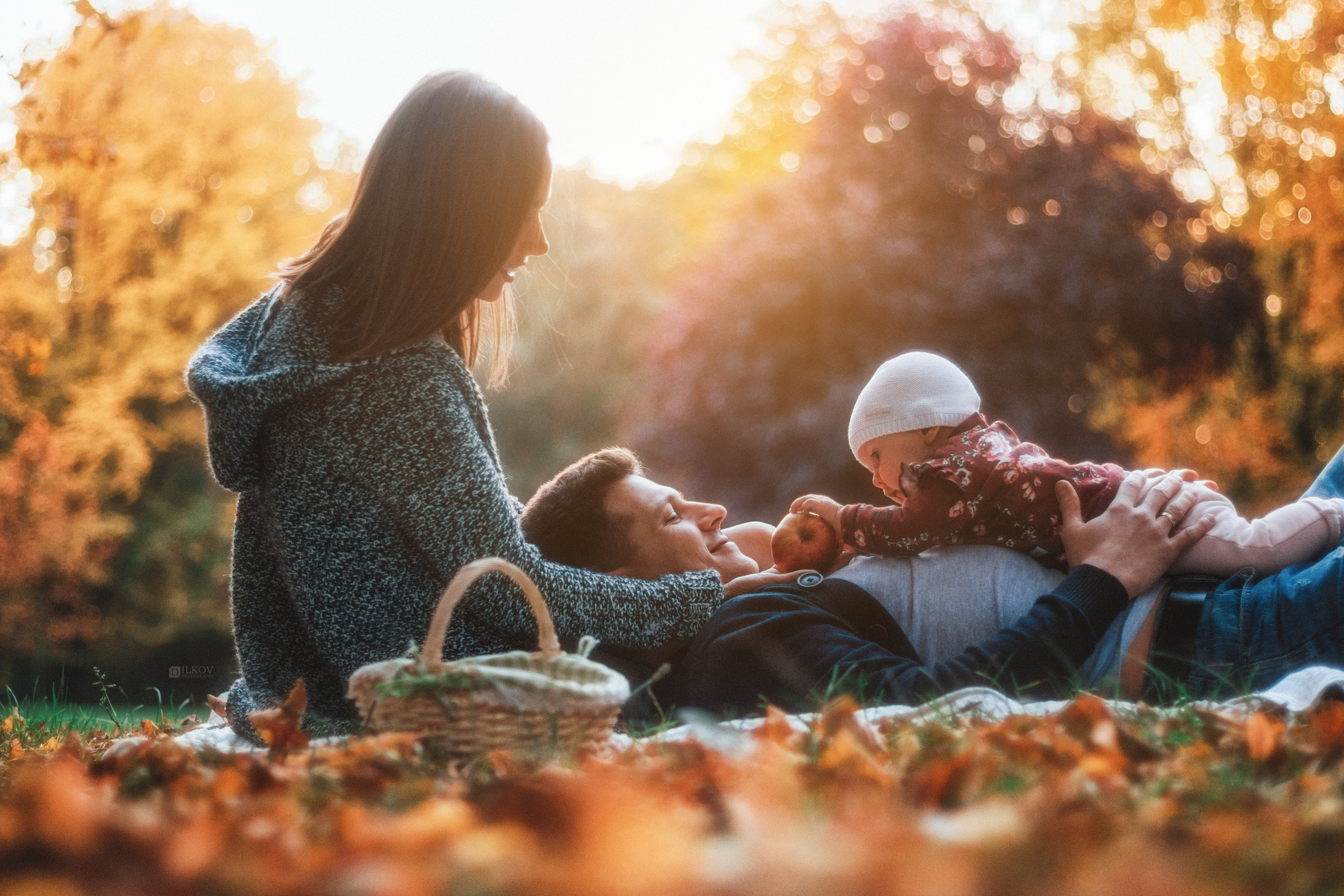 Parents and kids having fun in the park outdoor photo session, Dimitri Ilkov photography, Edmonton