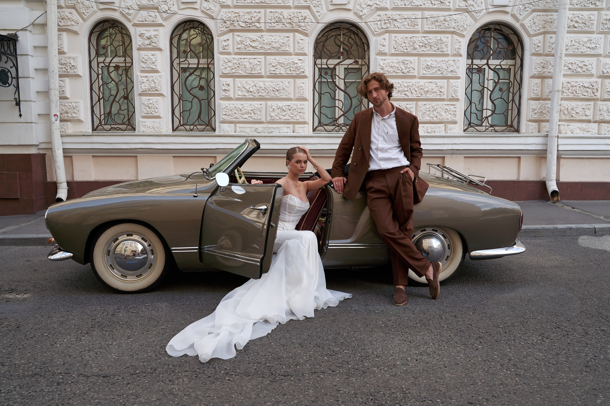 Wedding Portraits in a Vintage Convertible. Anna & Bogdan. Wedding & Portrait Photographer in Cancun, Tulum & Mexico City — Elena Ruzgis