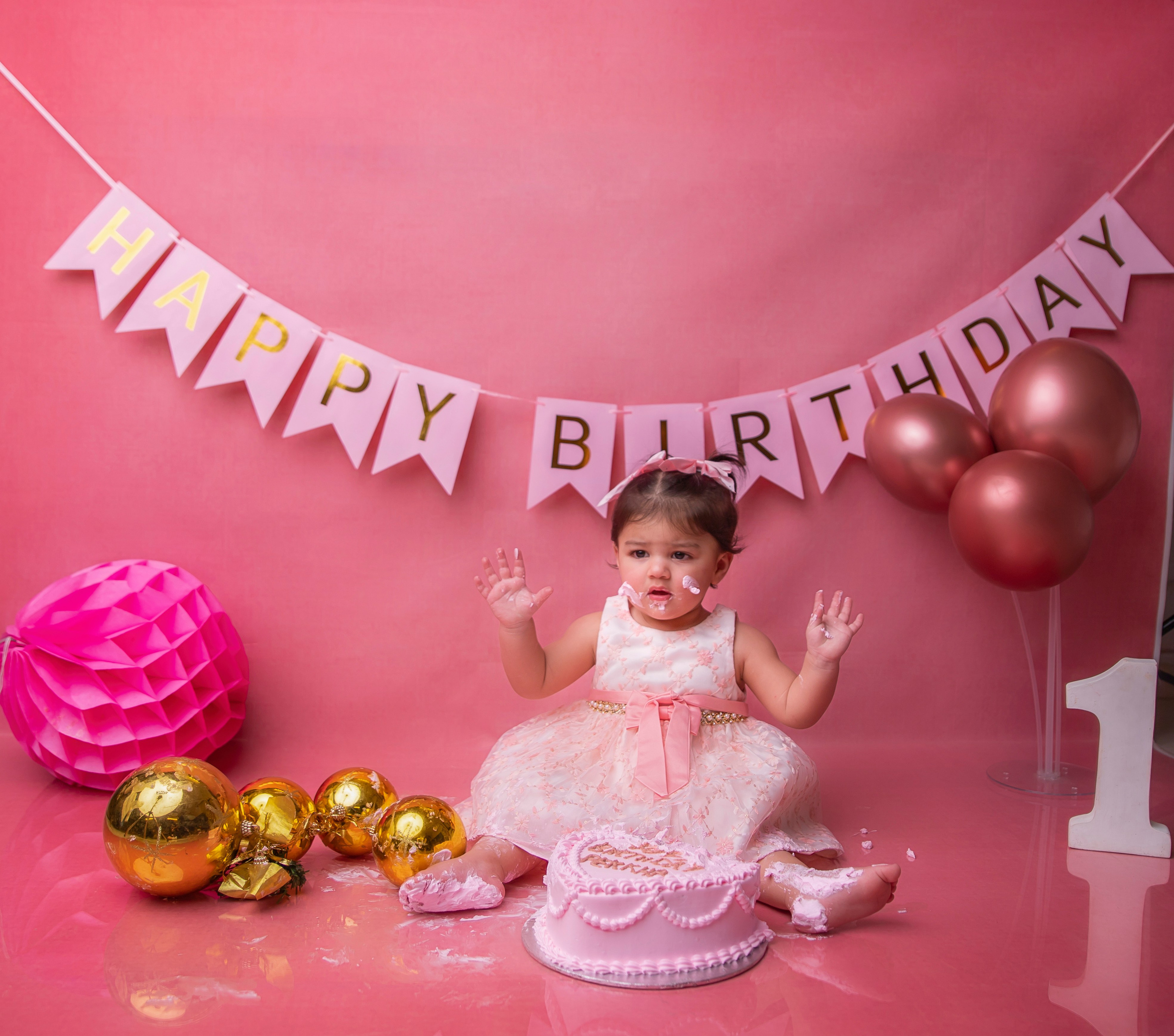 Cake Smash. Lifestyle and Family Photographer Faryal Saeed