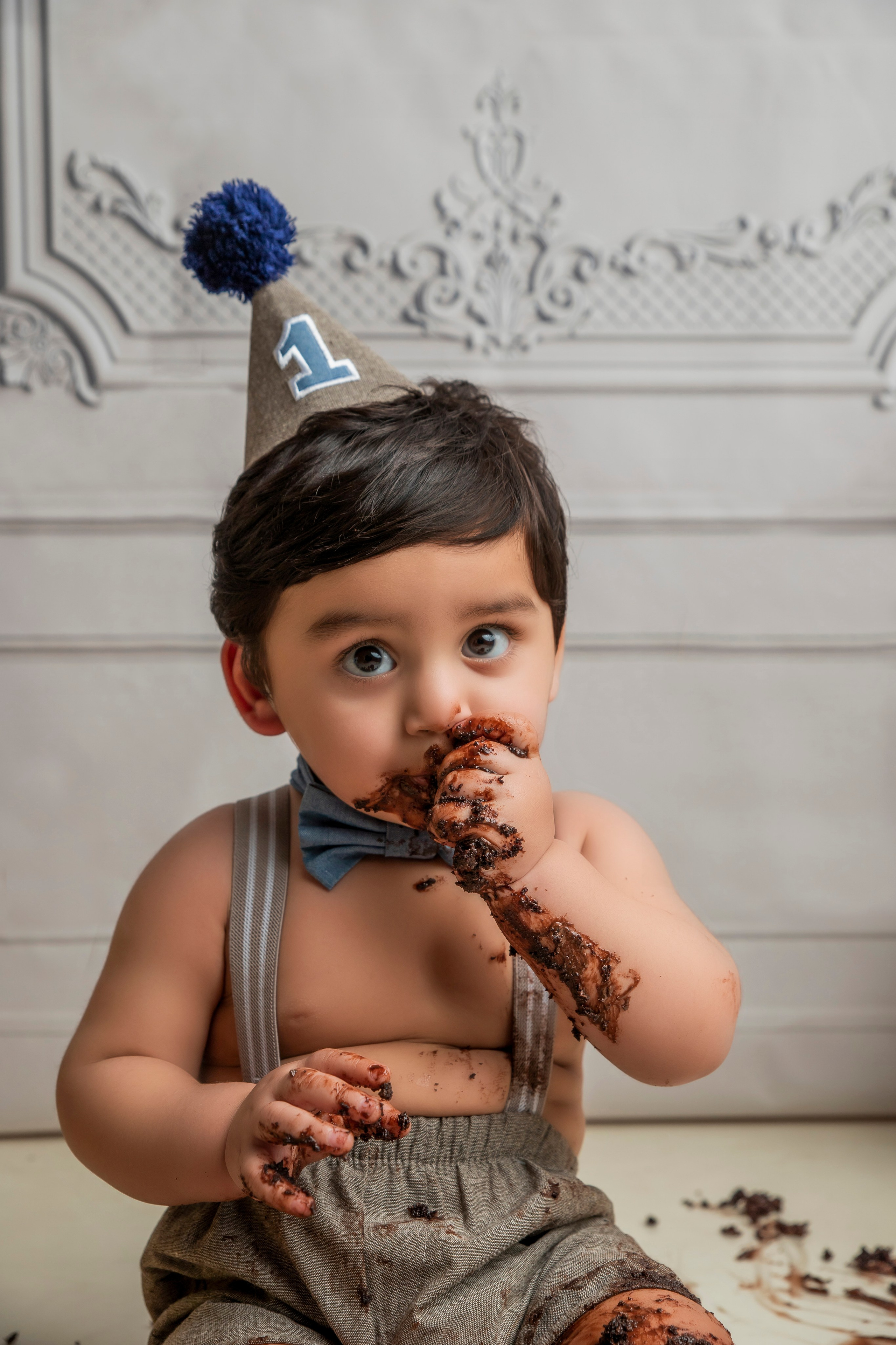 Cake Smash. Lifestyle and Family Photographer Faryal Saeed