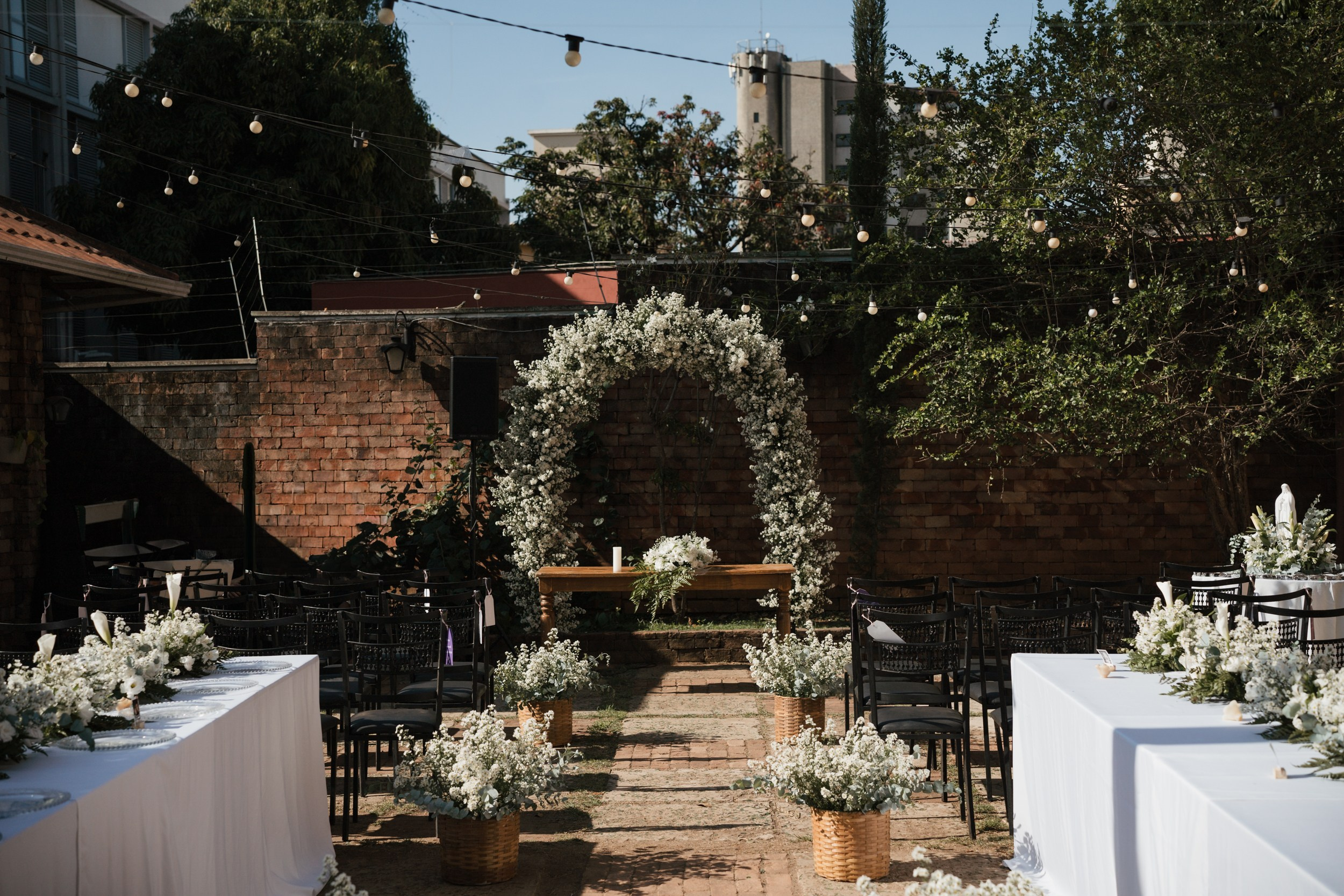 Casamento sofisticado em BH de Elizabeth e João no Vila Rica Pampulha. Fotografia espontânea, leve e cheia de emoção para eternizar memórias reais.