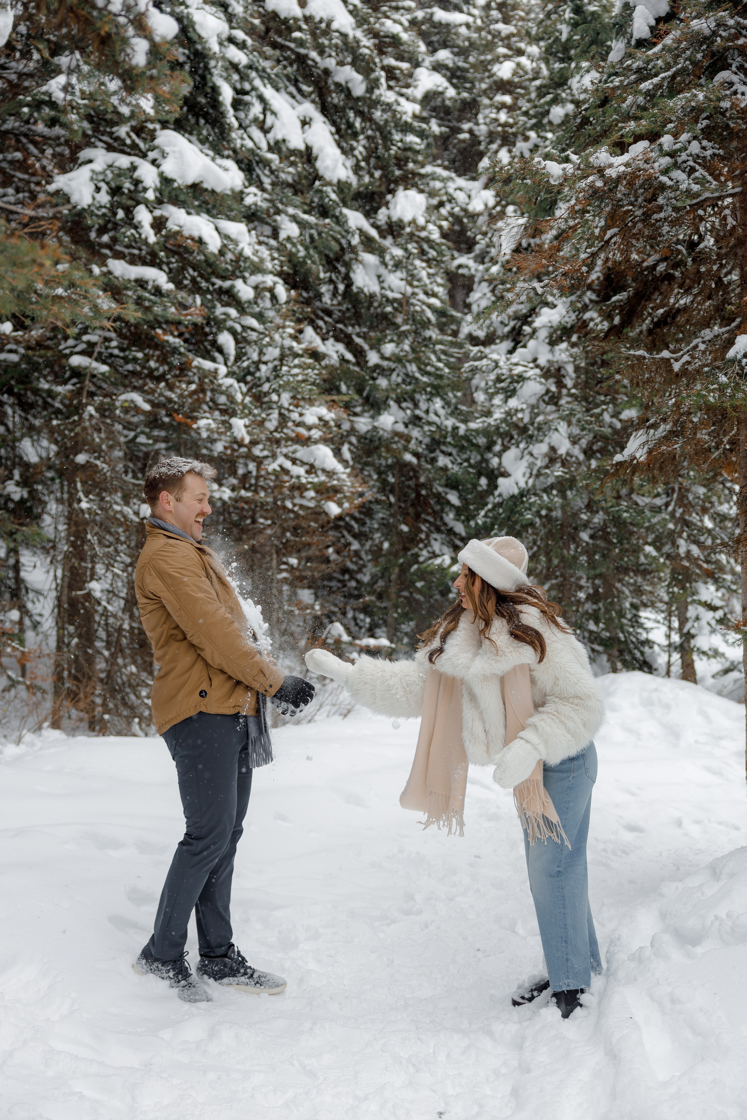 Lake Louise engagement session. Photographer Elvira Hryshchenko