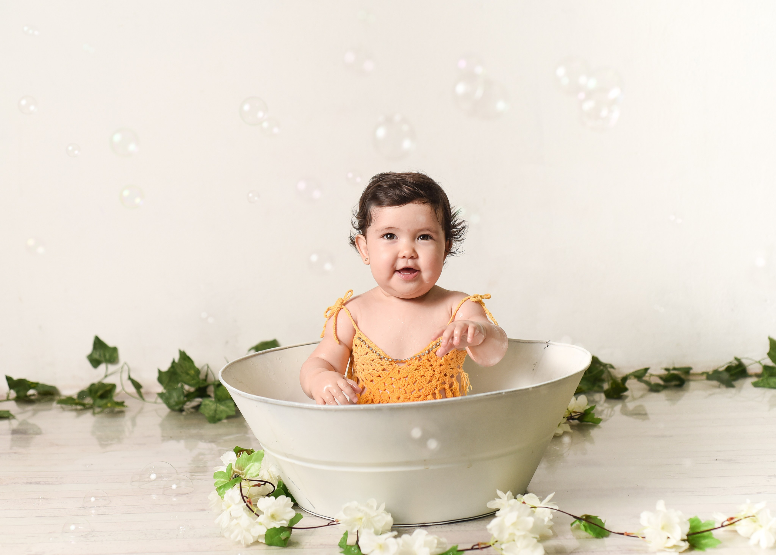 Sesión 1er añito de Juli. Temática: Abejita de Plim Plim +  Mini Sesión Navideña. Fotografo de casamiento en misiones y fotógrafo de familia  Posadas