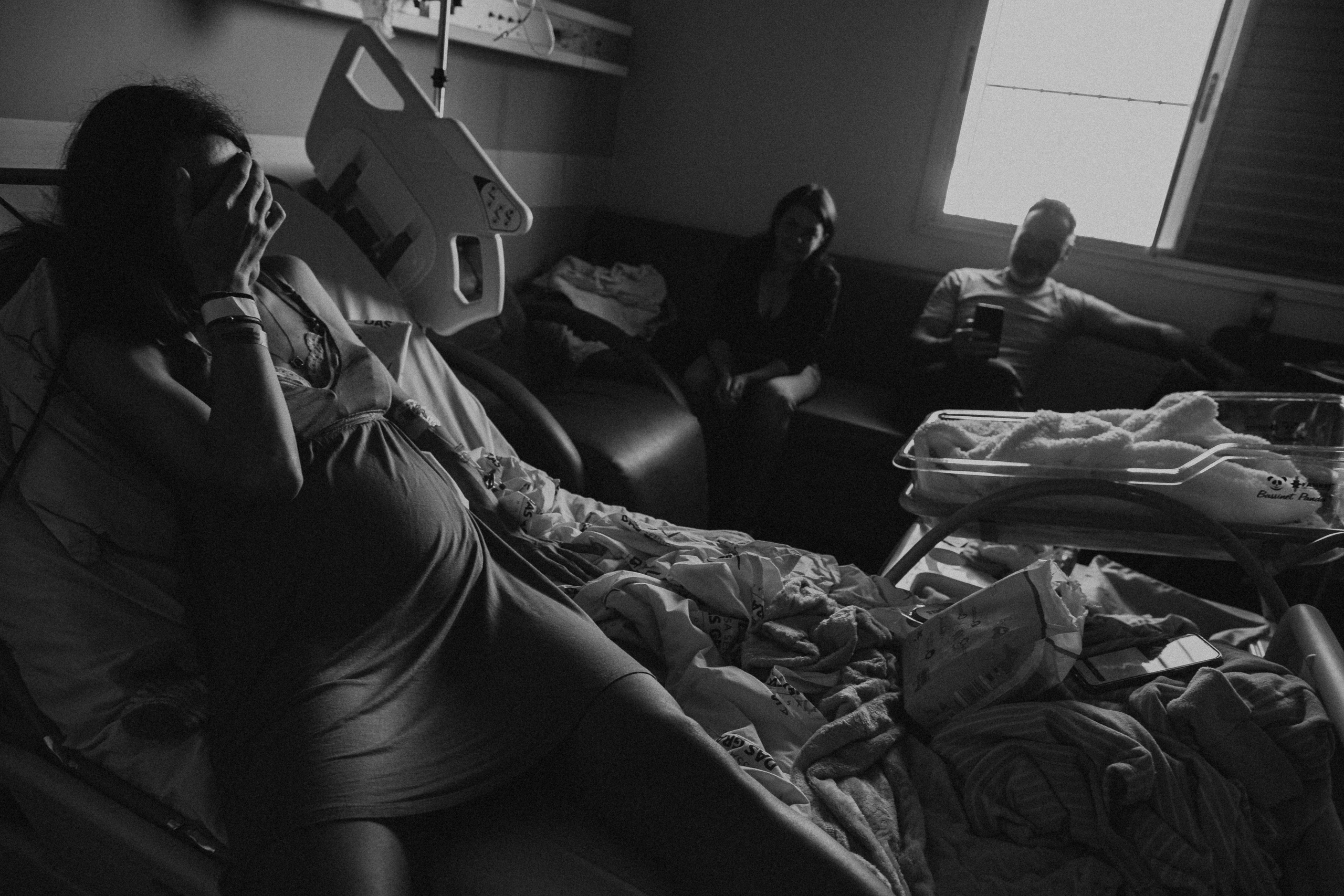1 day before & after Helen’s Birth. Fotografa documental de familia e nascimento em Florianópolis SC Daria Ermolaev