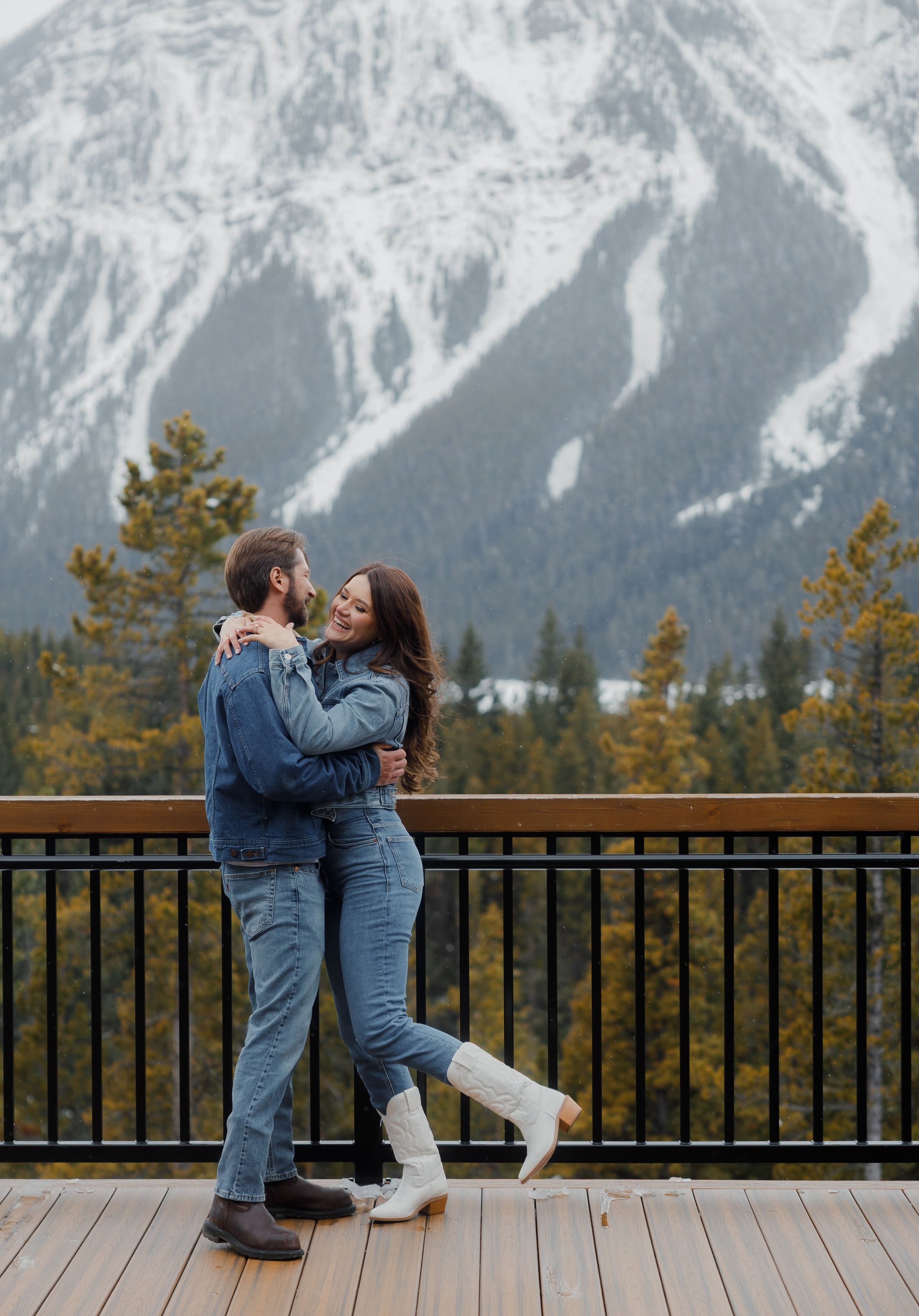 Ski engagement session. Photographer Elvira Hryshchenko