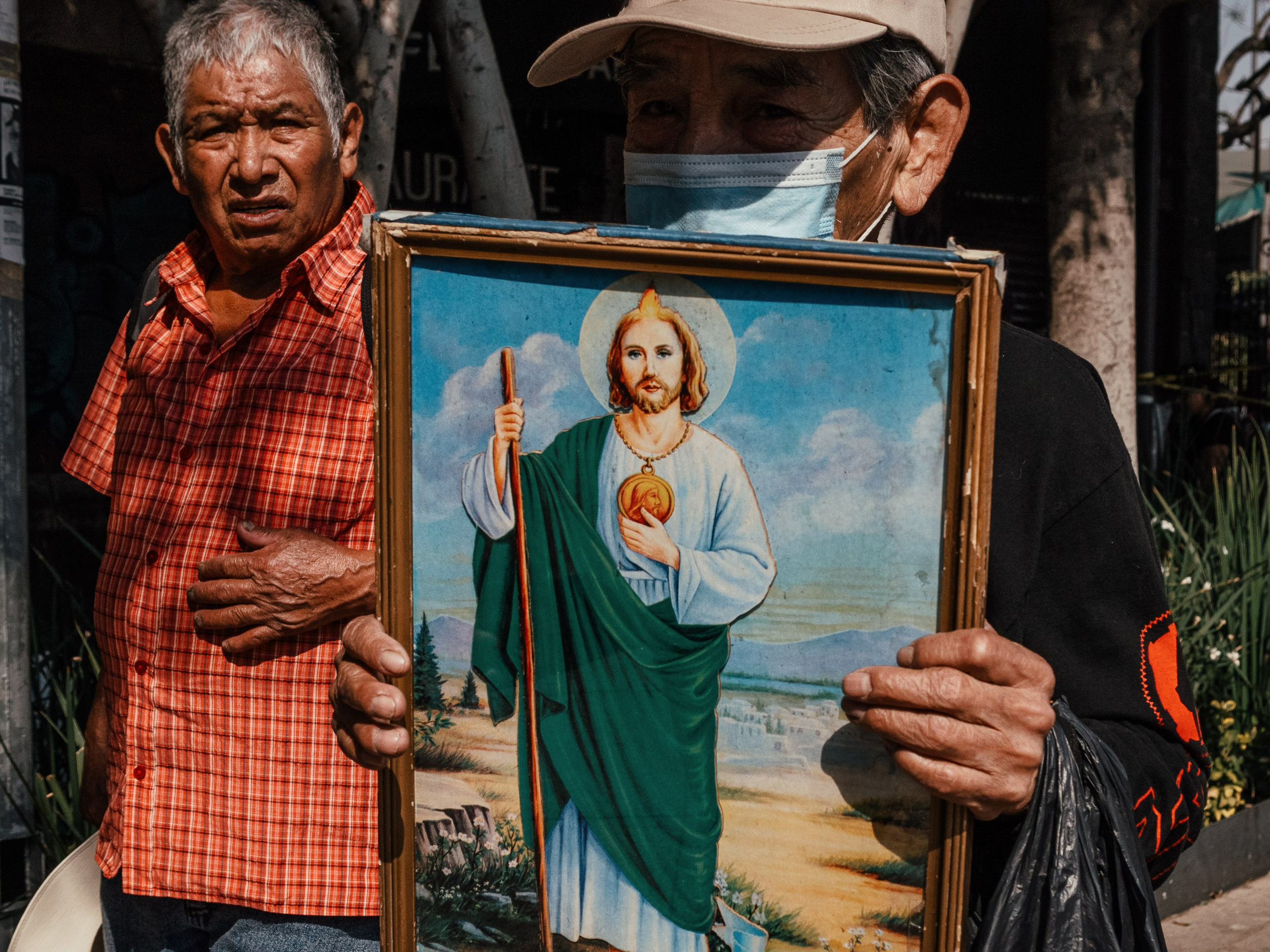 Celebración de San Judas Tadeo en la Iglesia de San Hipólito y San Casiano, Hidalgo, CDMX, México. Federico Borobio, fotografía callejera y documental.