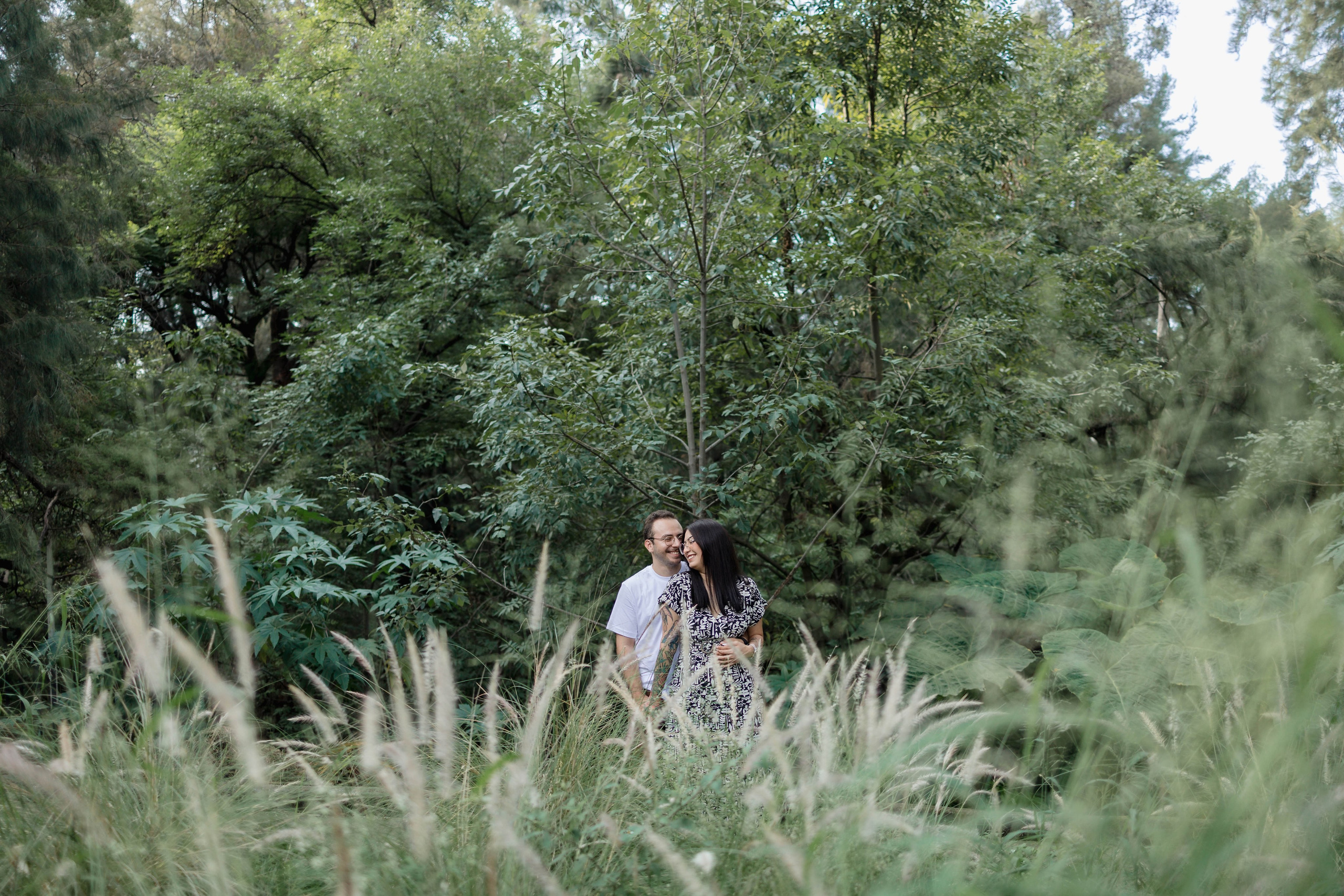 Whispers in the Greenery: Couple Photoshoots in Guadalajara