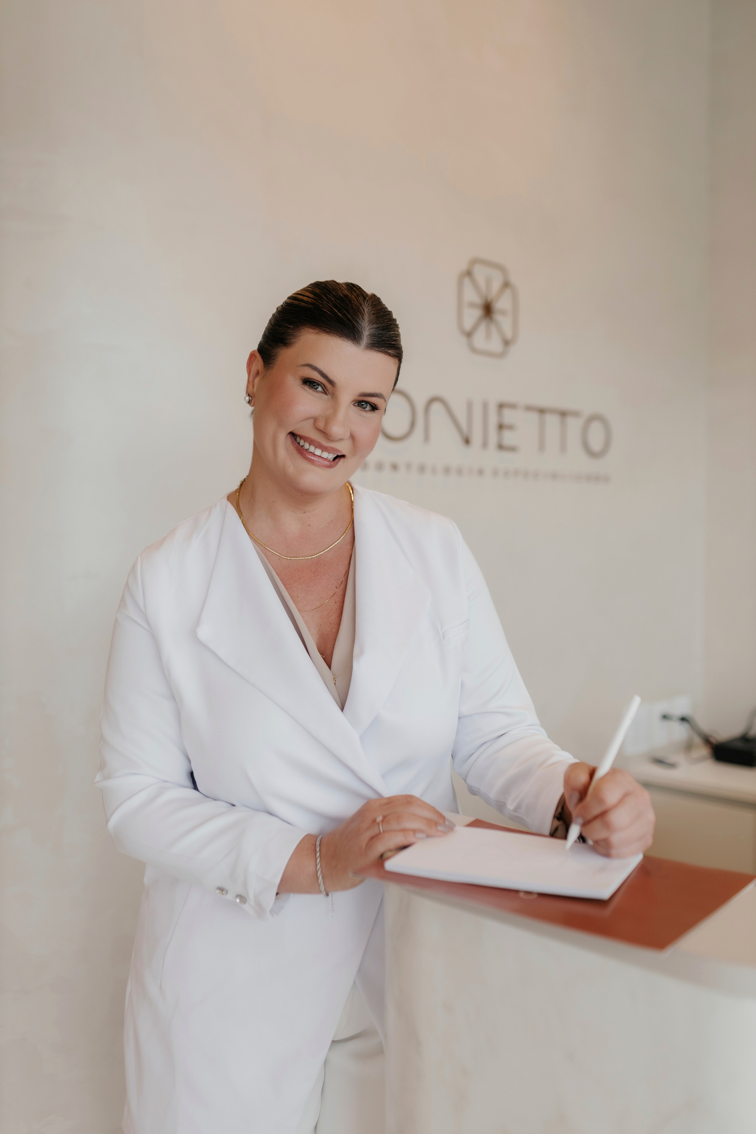 ADELE & ALINE | DENTISTAS. Coraafotografia.com
