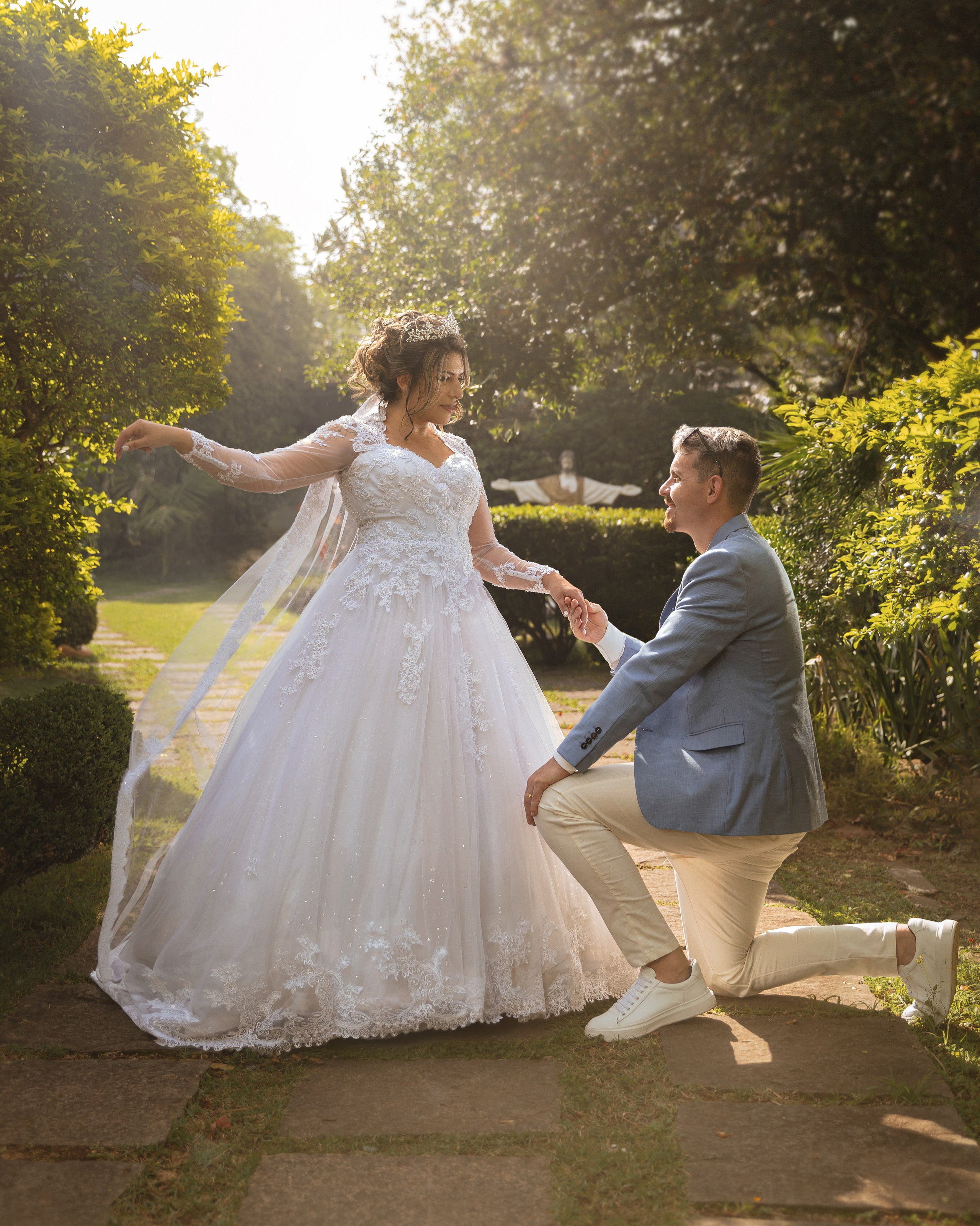 Ensaio e fotografia de casamento em São Paulo com registros naturais e emocionantes. Cada detalhe, abraço e olhar se transforma em uma lembrança especial do grande dia.
