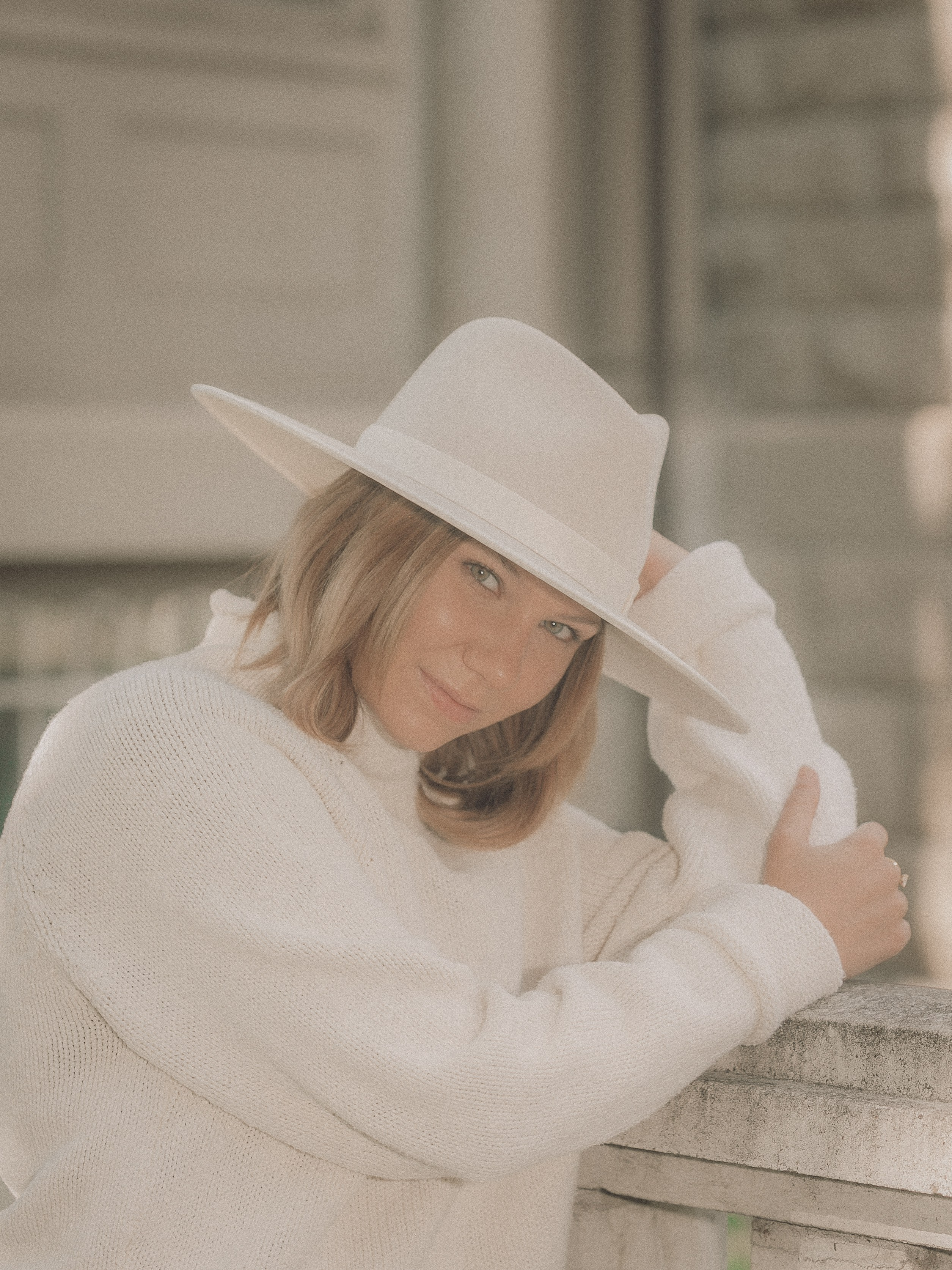 AVA. PORTRAIT AND LIFESTYLE PHOTOGRAPHER