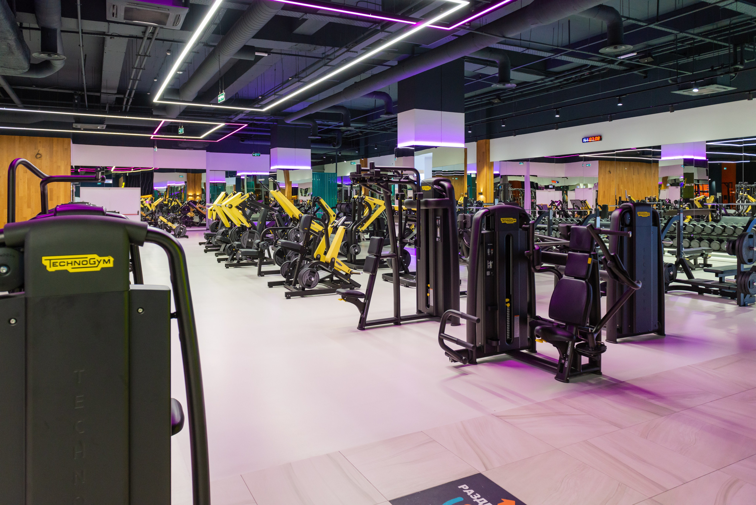 Фитнес-клуб DDX Fitness в ТЦ Июнь Мытищи. PHOTOGRAPHER QUINTANA ROO