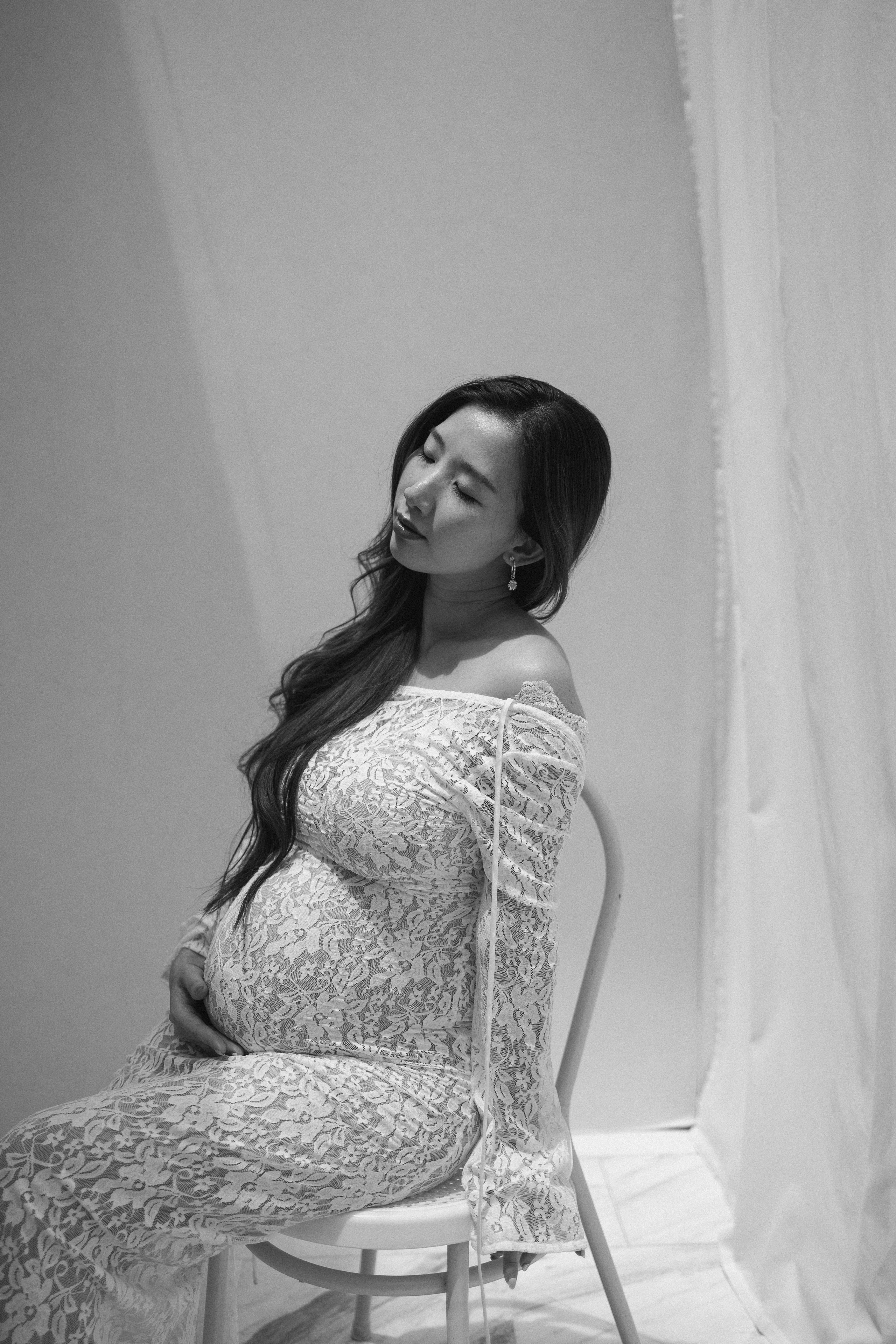 The Sweetest Anticipation. Family and wedding photographer in Bangkok, Thailand
