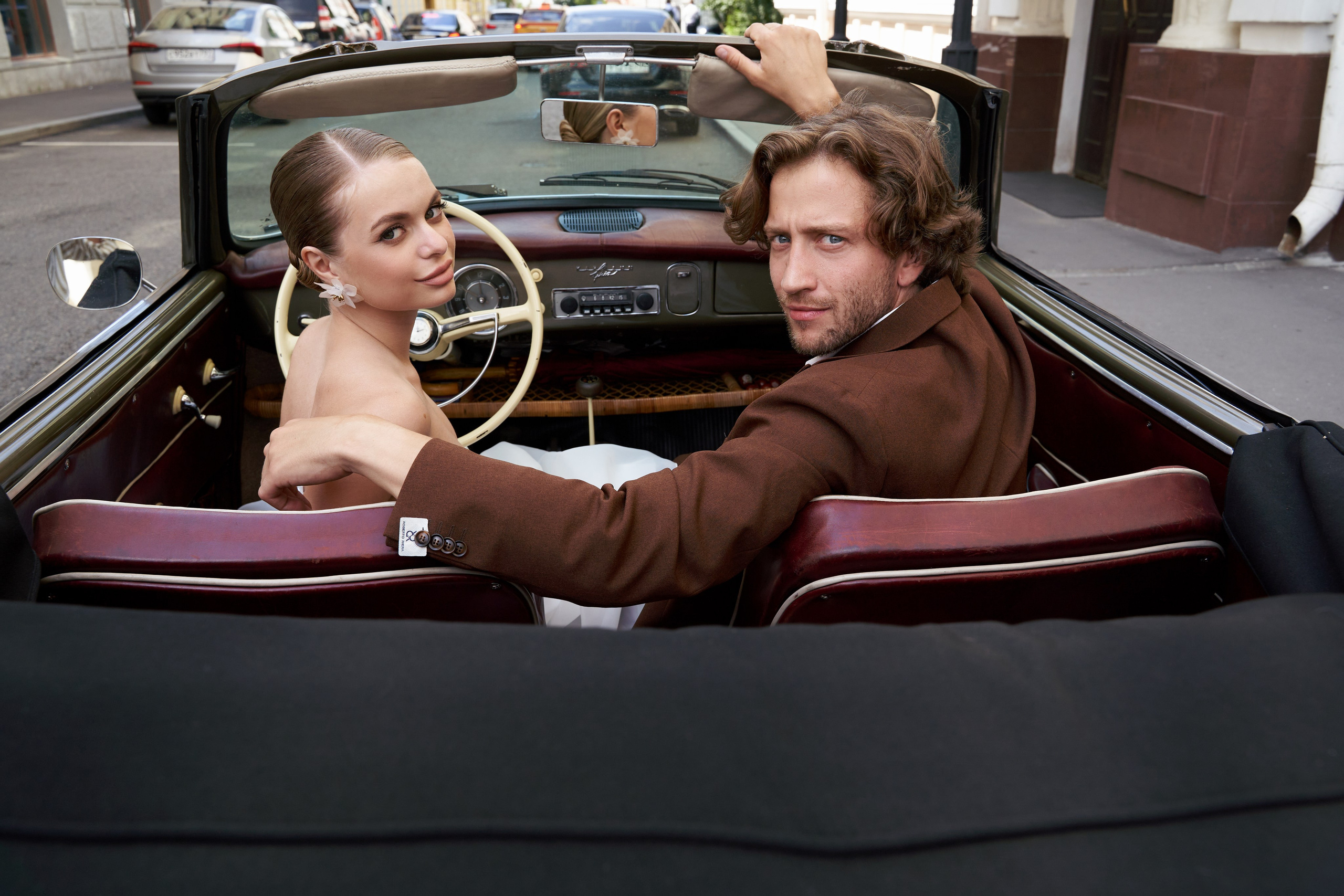 Wedding Portraits in a Vintage Convertible. Anna & Bogdan. Wedding & Portrait Photographer in Cancun, Tulum & Mexico City — Elena Ruzgis