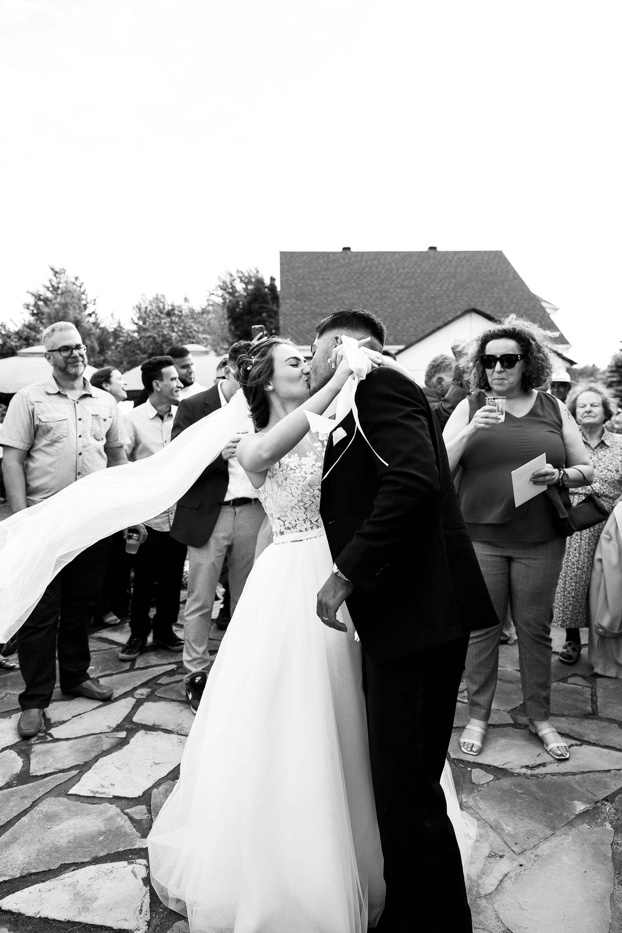 WEDDING PHOTOGRAPHY. Je suis photographe portraitiste et je réalise des portraits à toutes les étapes de votre vie! Bienvenue dans mon studio à Westmount, Qc