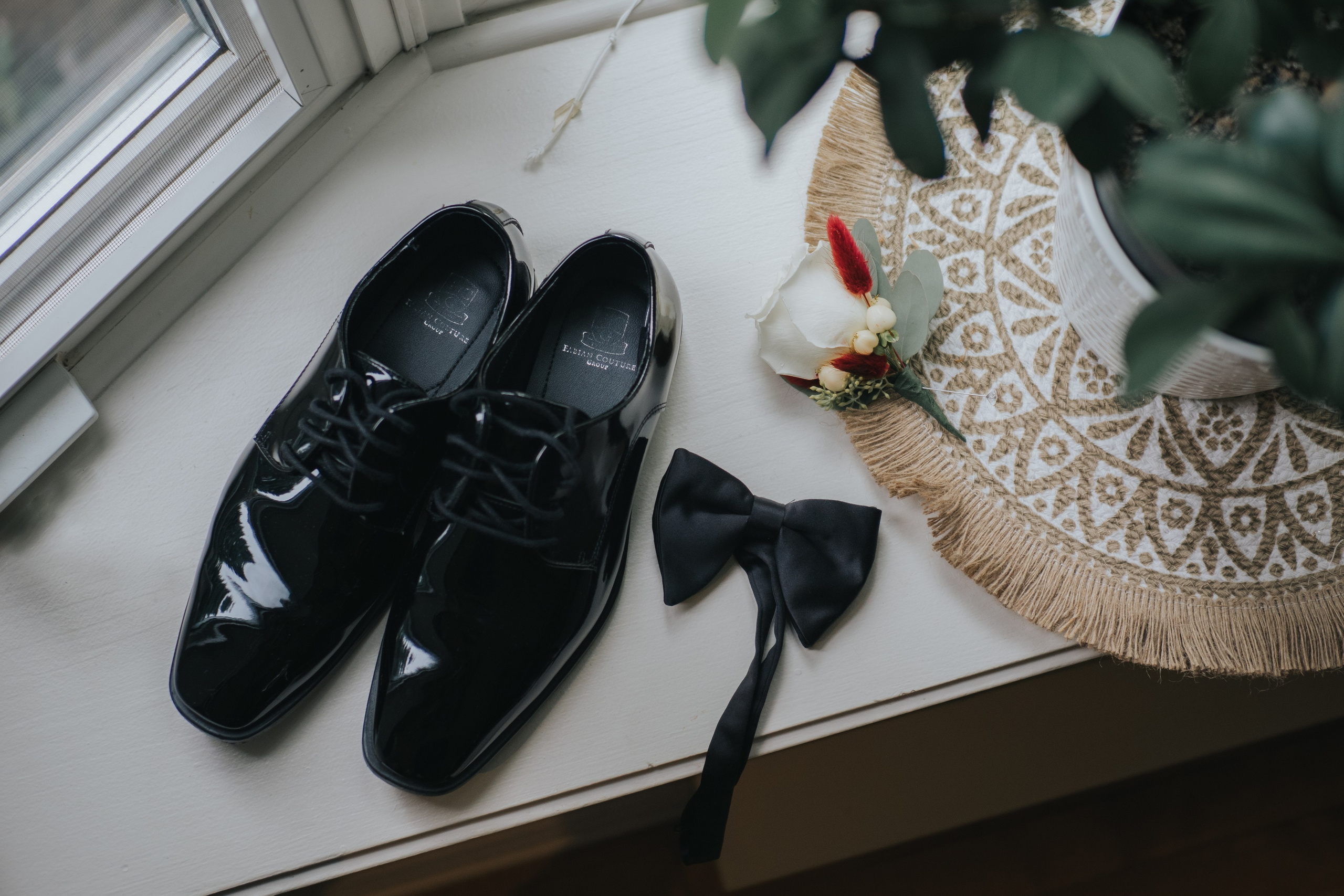 Wedding of Cassandra and Loïc in Beaconsfield, Montreal. Montreal Wedding Photographer — Muriel Oe Photo