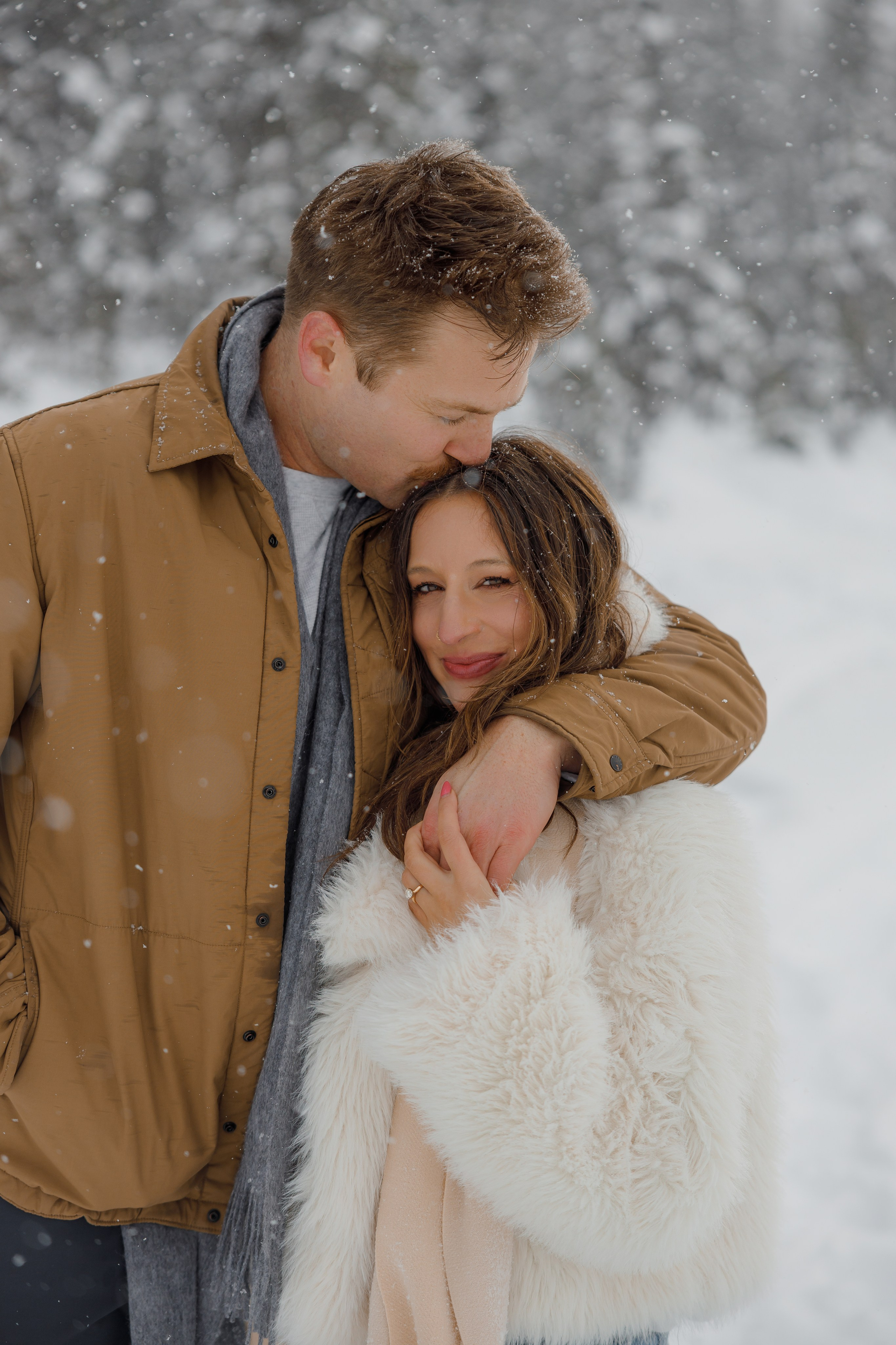 Lake Louise engagement session. Photographer Elvira Hryshchenko
