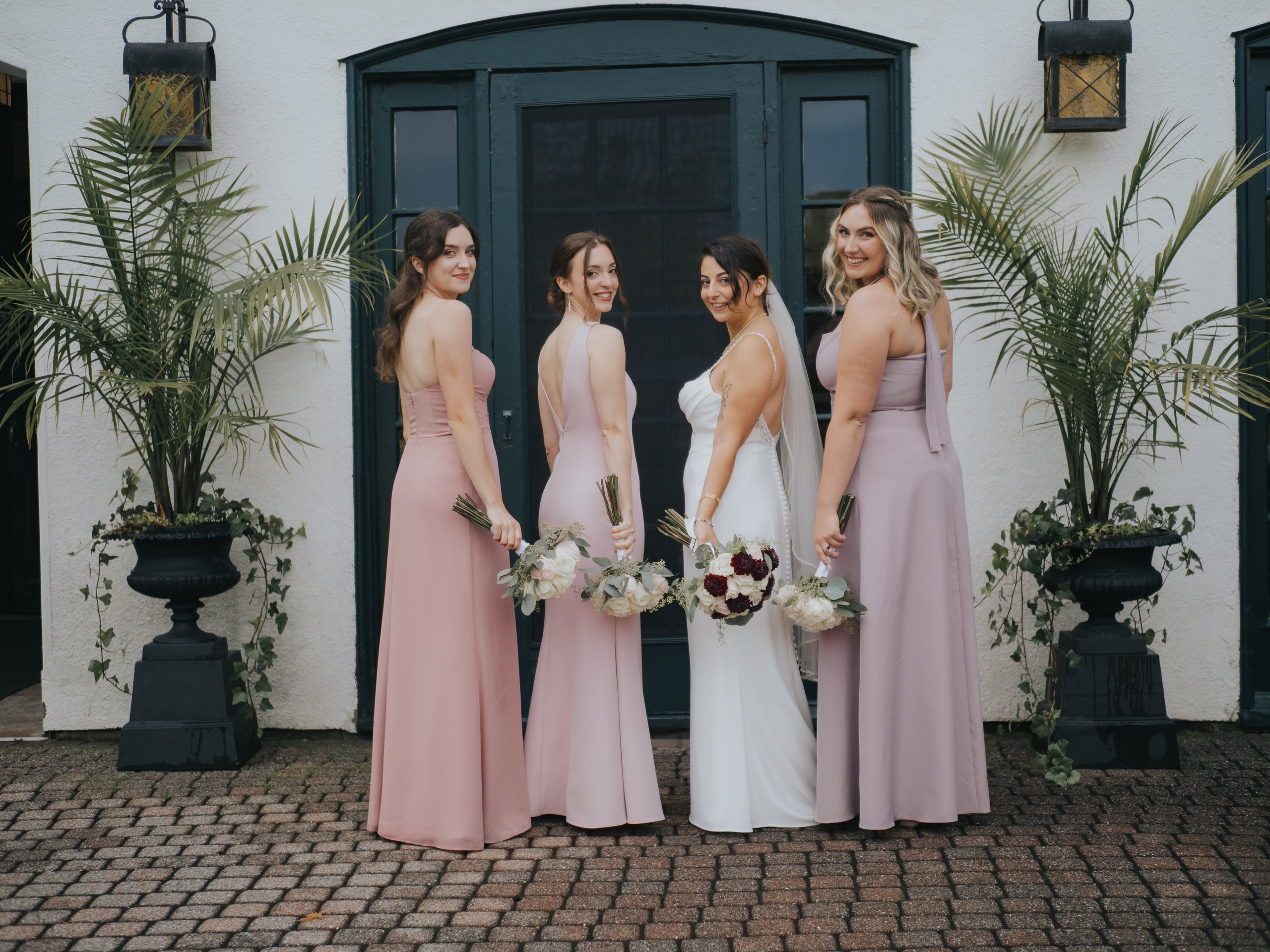 Wedding of Cassandra and Loïc in Beaconsfield, Montreal. Montreal Wedding Photographer — Muriel Oe Photo