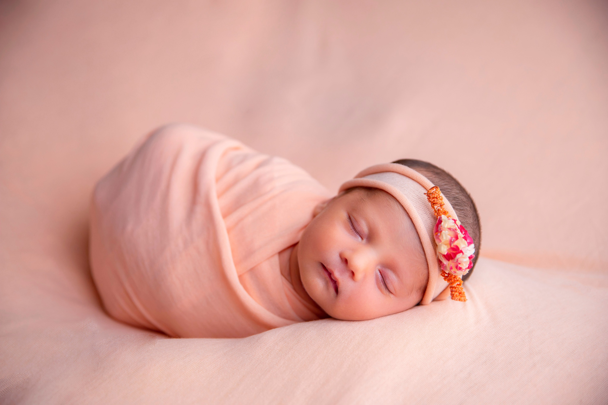 Newborns. Lifestyle and Family Photographer Faryal Saeed