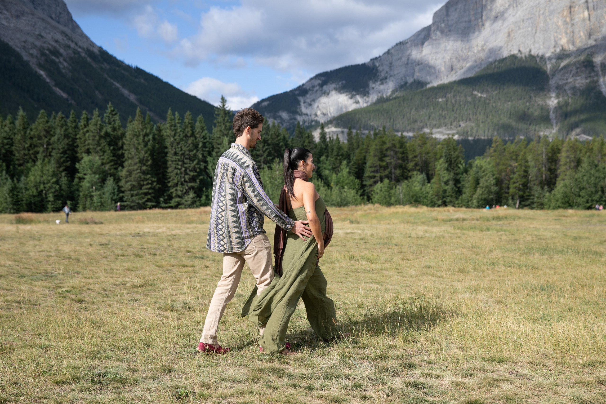 Maternity Photos — Canmore — Daniella. Fotografía accesible en Calgary