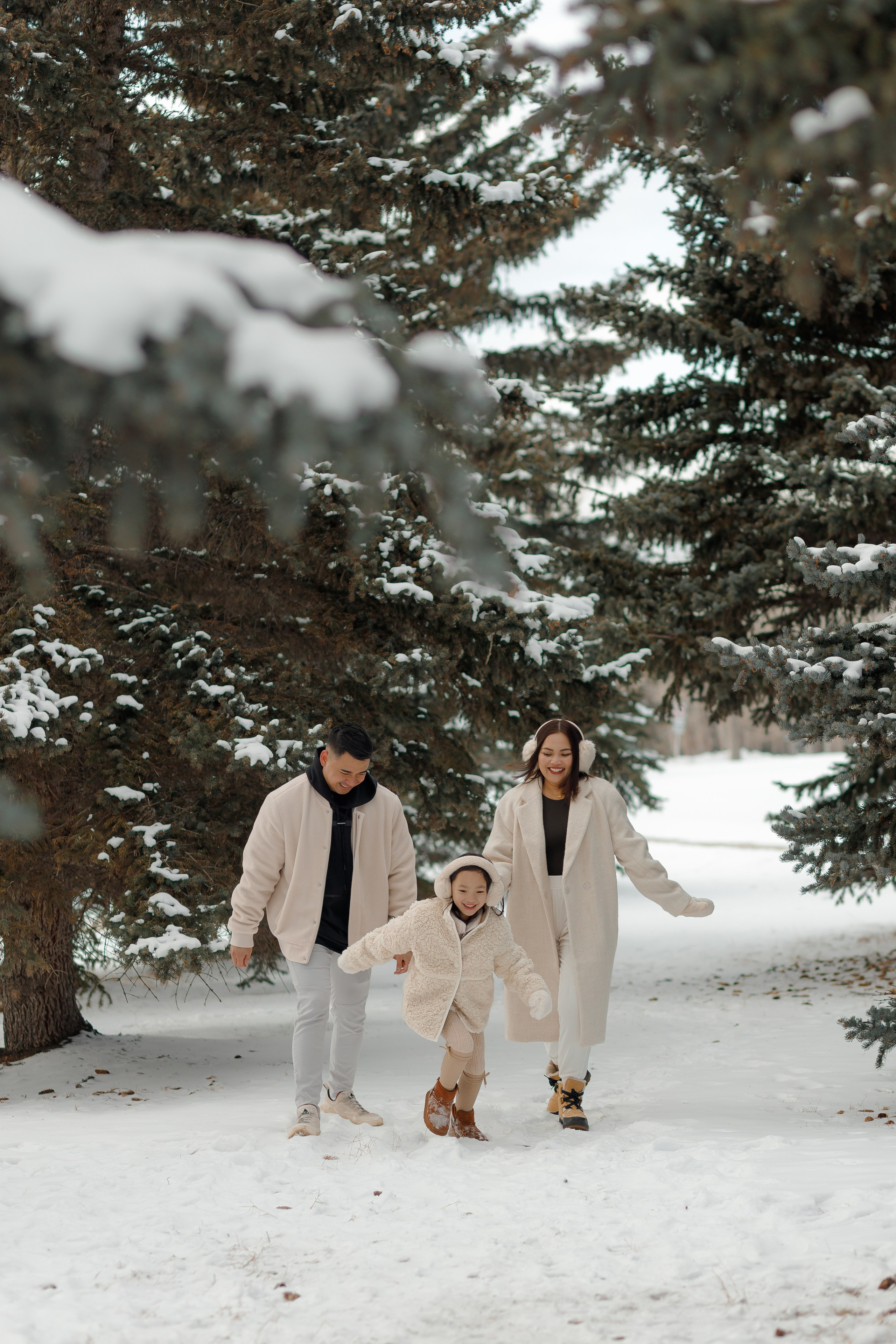Family winter story. Photographer Elvira Hryshchenko