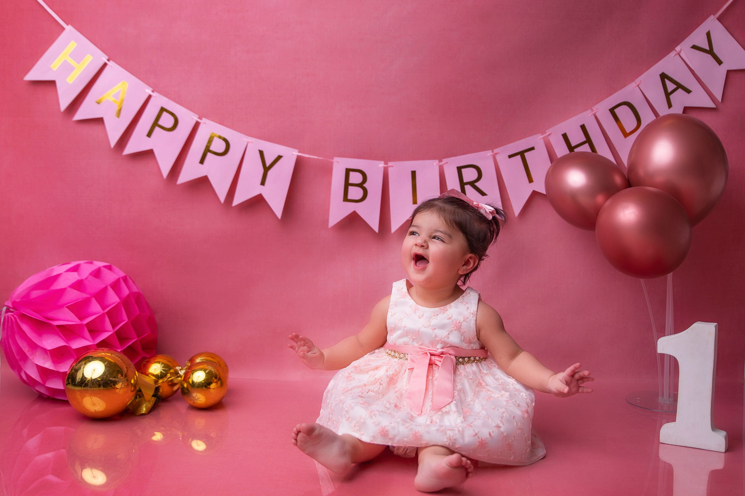 Cake Smash. Lifestyle and Family Photographer Faryal Saeed