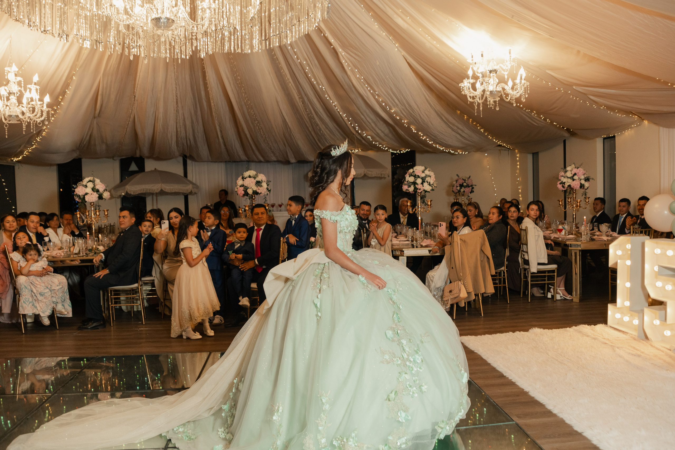 XV LAURA. FOCALMAGIC