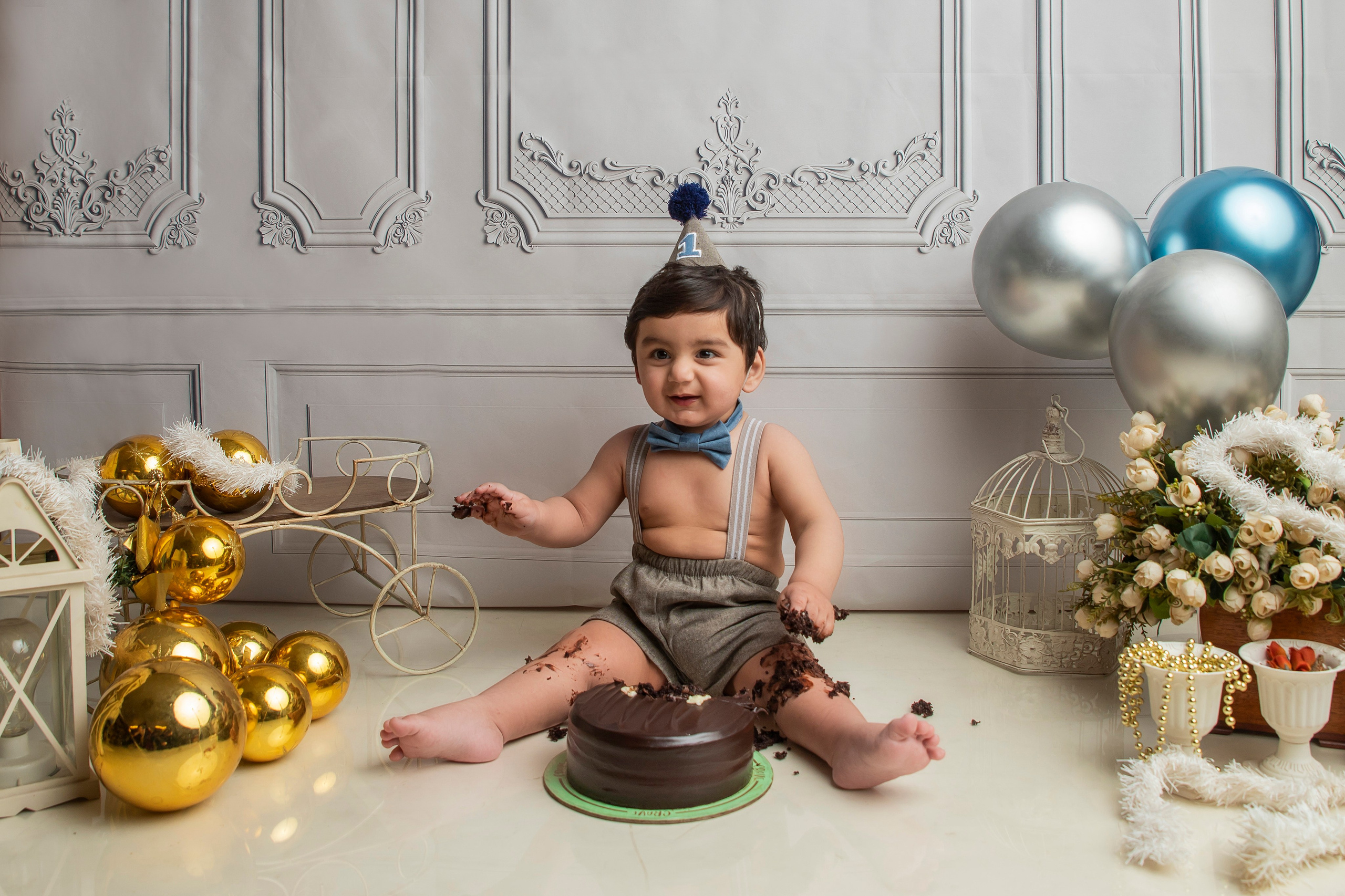 Cake Smash. Lifestyle and Family Photographer Faryal Saeed