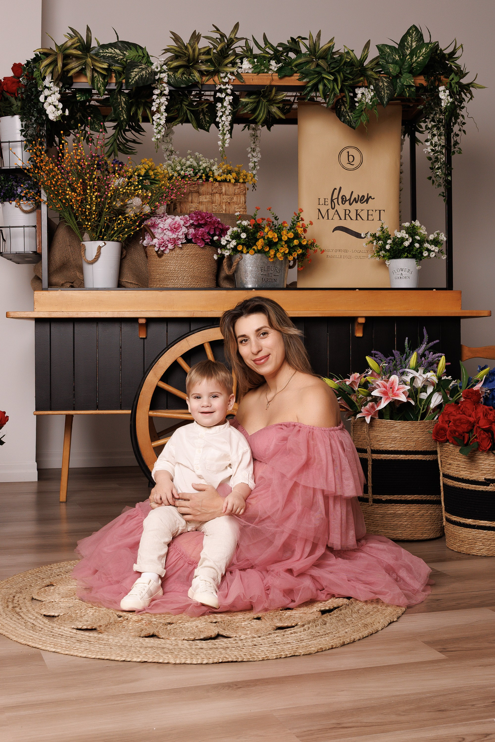 MATERNITY. Je suis photographe portraitiste et je réalise des portraits à toutes les étapes de votre vie! Bienvenue dans mon studio à Westmount, Qc