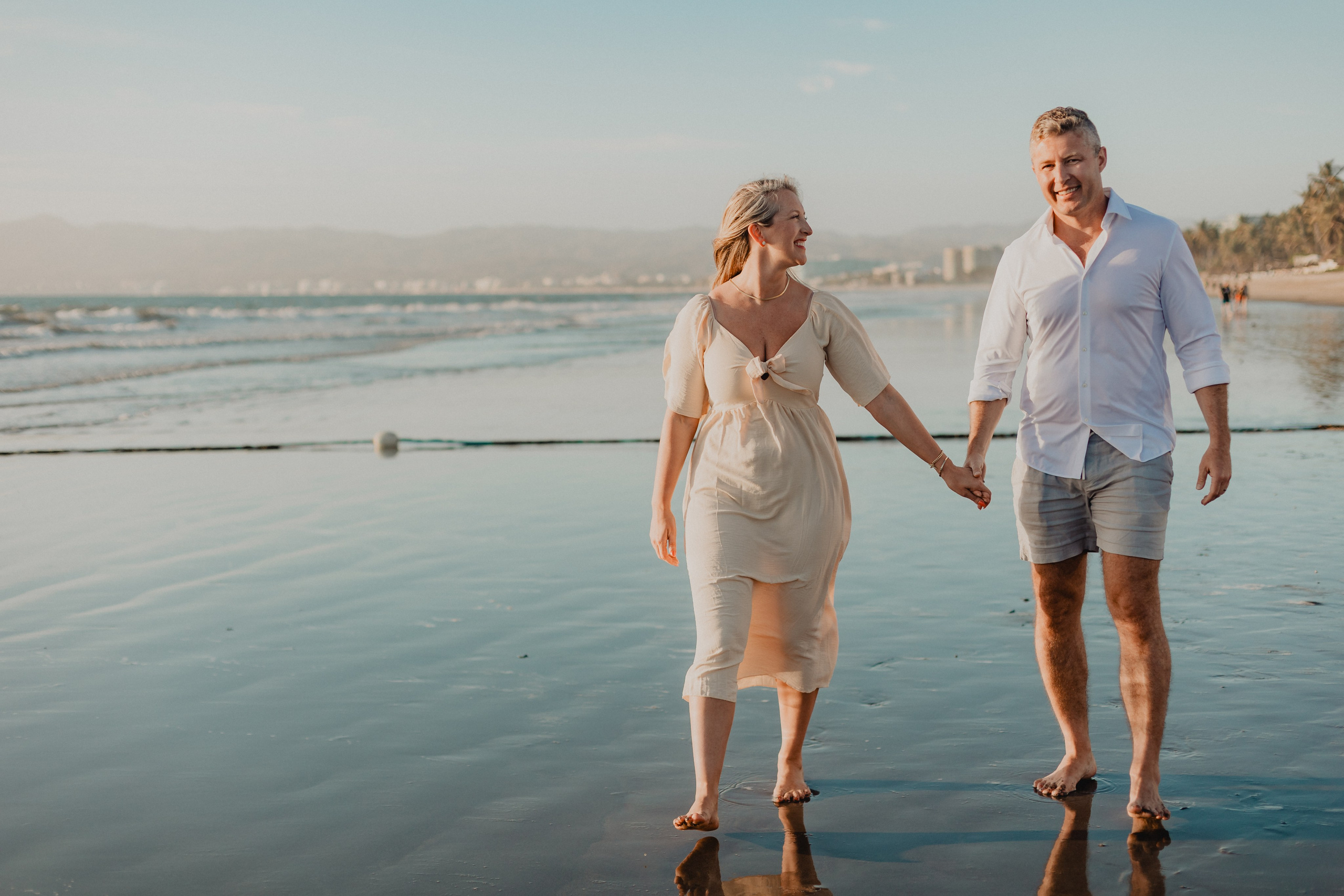 Laughter, Sand, and Sea: A Family Session in Nuevo Vallarta. Fotógrafo de Bodas en Puerto Vallarta y Riviera Nayarit | VL photo & film