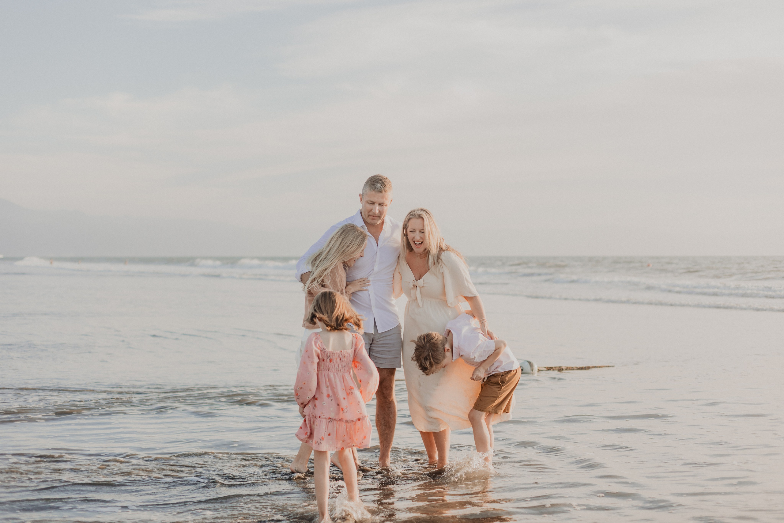 Laughter, Sand, and Sea: A Family Session in Nuevo Vallarta. Fotógrafo de Bodas en Puerto Vallarta y Riviera Nayarit | VL photo & film