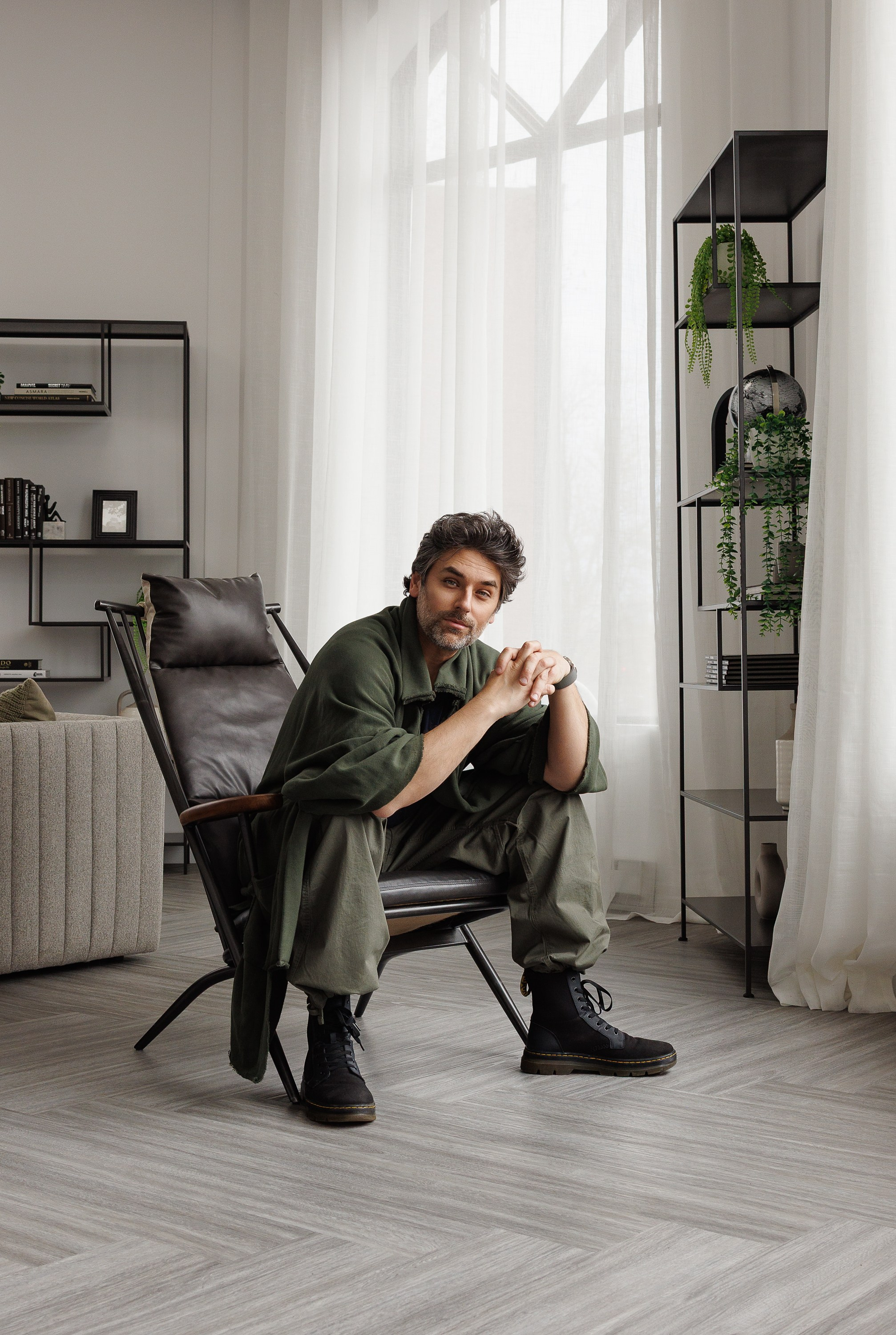 Mark Ganimé / Actor. Je suis photographe portraitiste et je réalise des portraits à toutes les étapes de votre vie! Bienvenue dans mon studio à Westmount, Qc