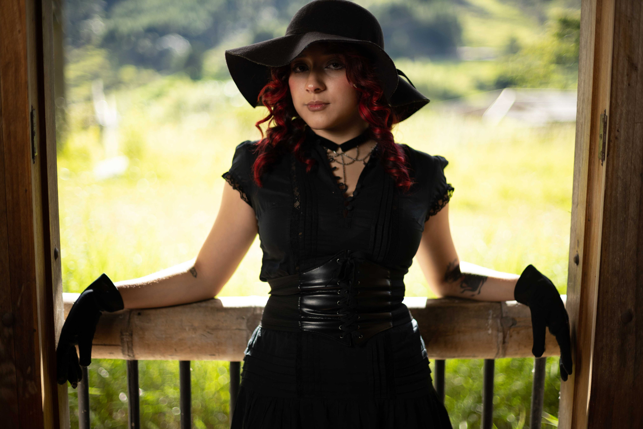 Estilo único sesión al aire libre sesión de Halloween ideas para hacer fotos. Fotografía profesional para su evento y marca personal