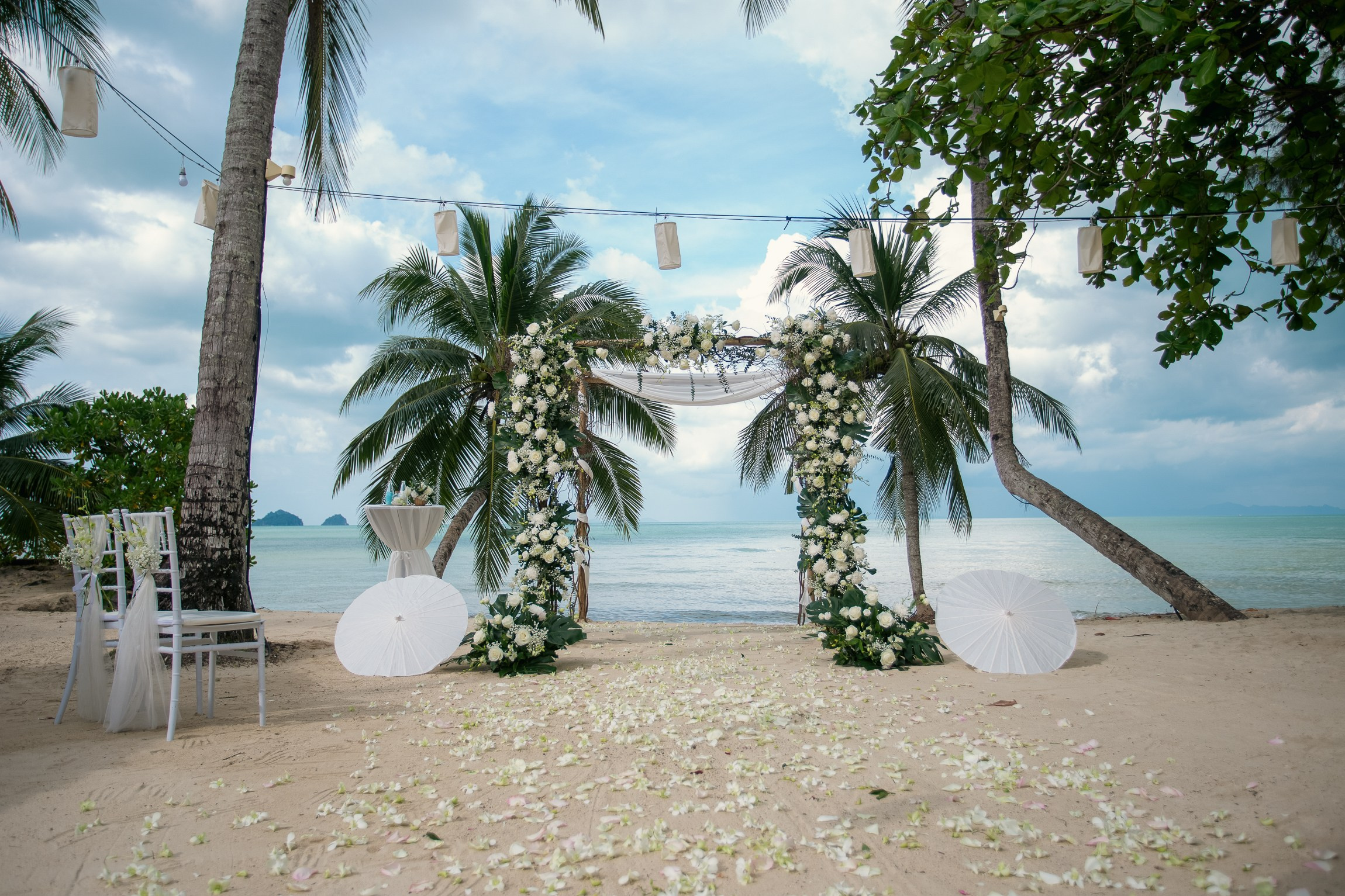 Elegant escape wedding for two on a beautiful beach in Koh Samui, Thailand with romantic wedding decorations