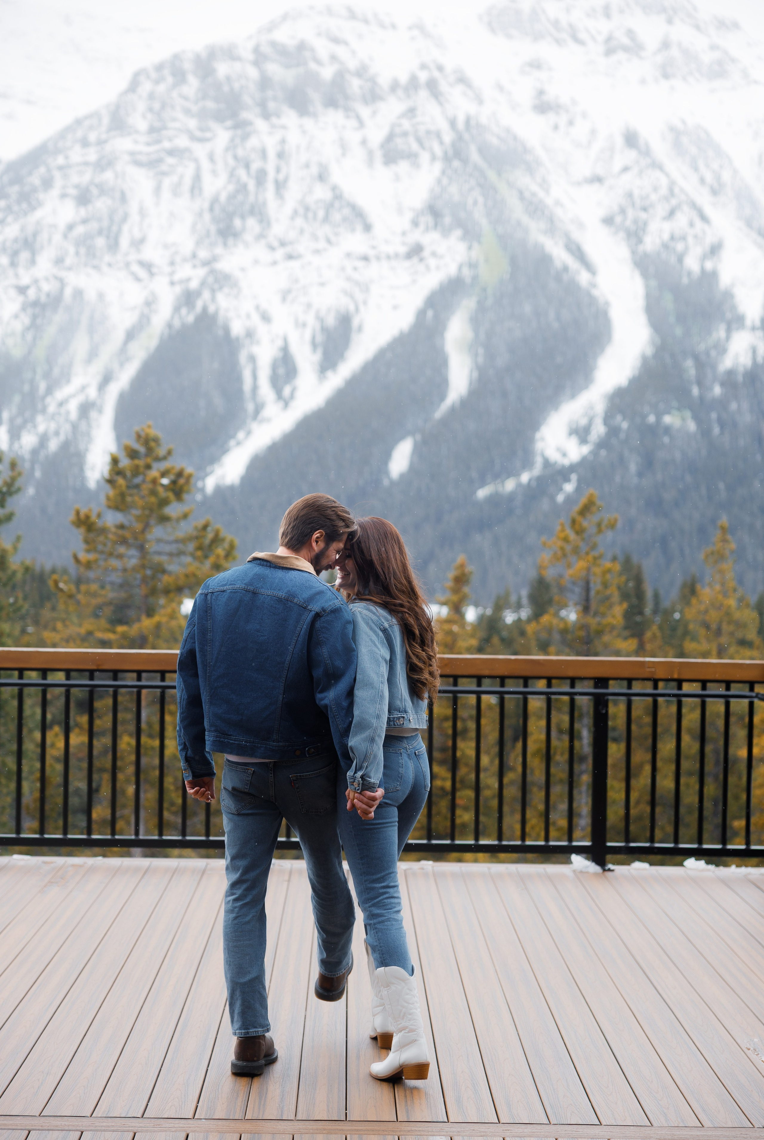 Ski engagement session. Photographer Elvira Hryshchenko