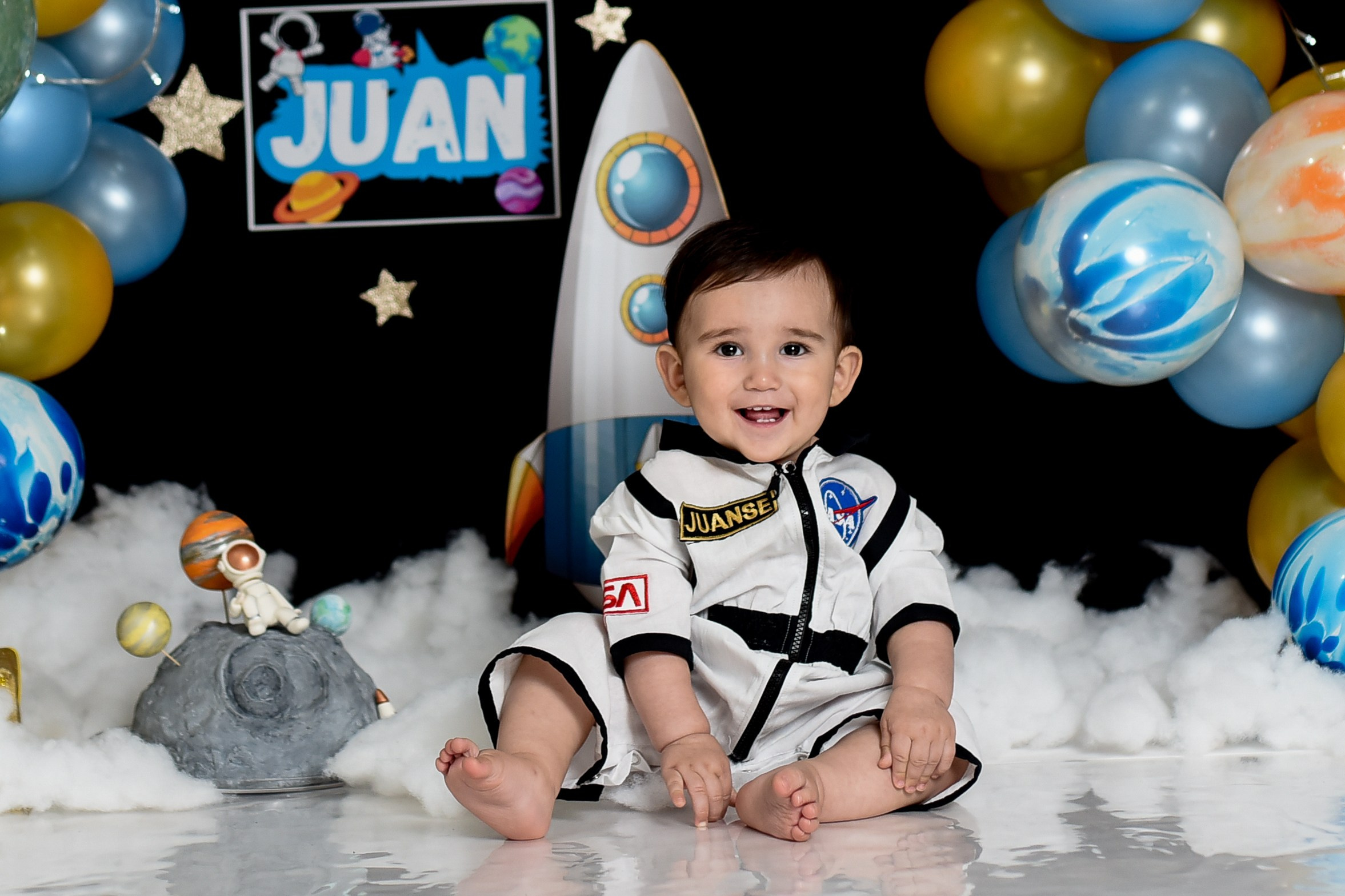 Sesión 1er año de Juan. Temática: Astronauta. Fotografo de casamiento en misiones y fotógrafo de familia  Posadas