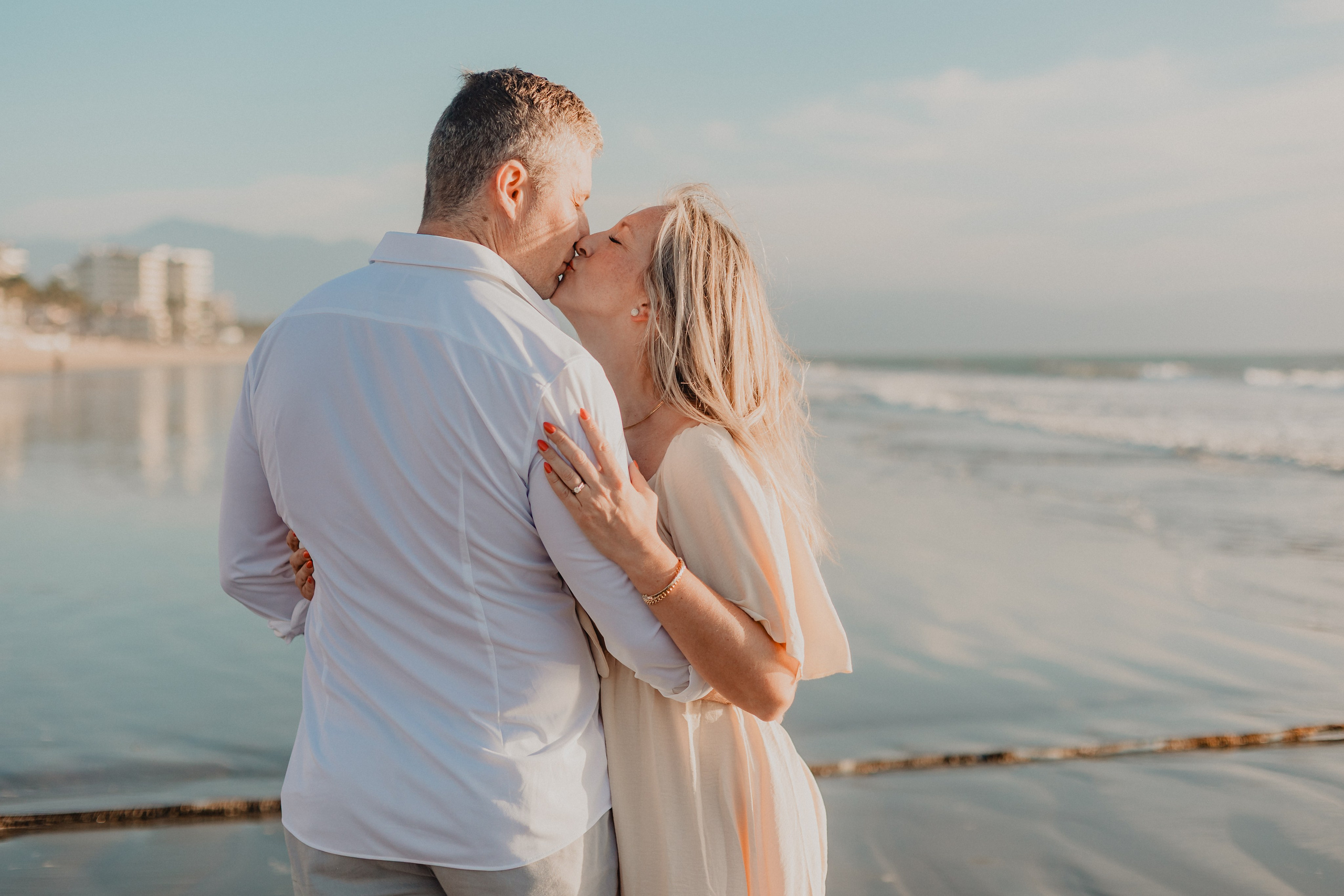 Laughter, Sand, and Sea: A Family Session in Nuevo Vallarta. Fotógrafo de Bodas en Puerto Vallarta y Riviera Nayarit | VL photo & film