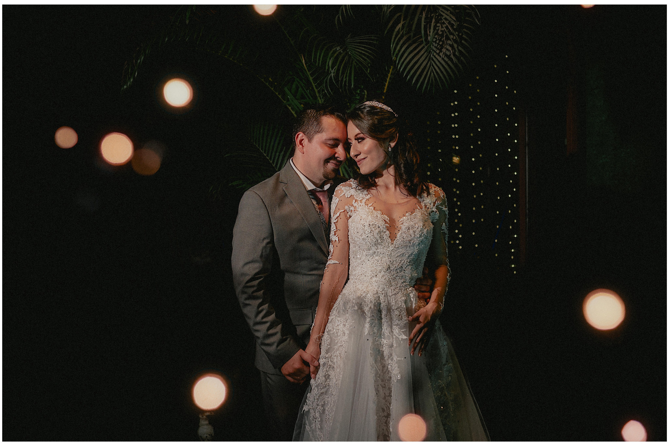 Primer baile de novios en recepción de boda — Carlos RaGo Fotografía