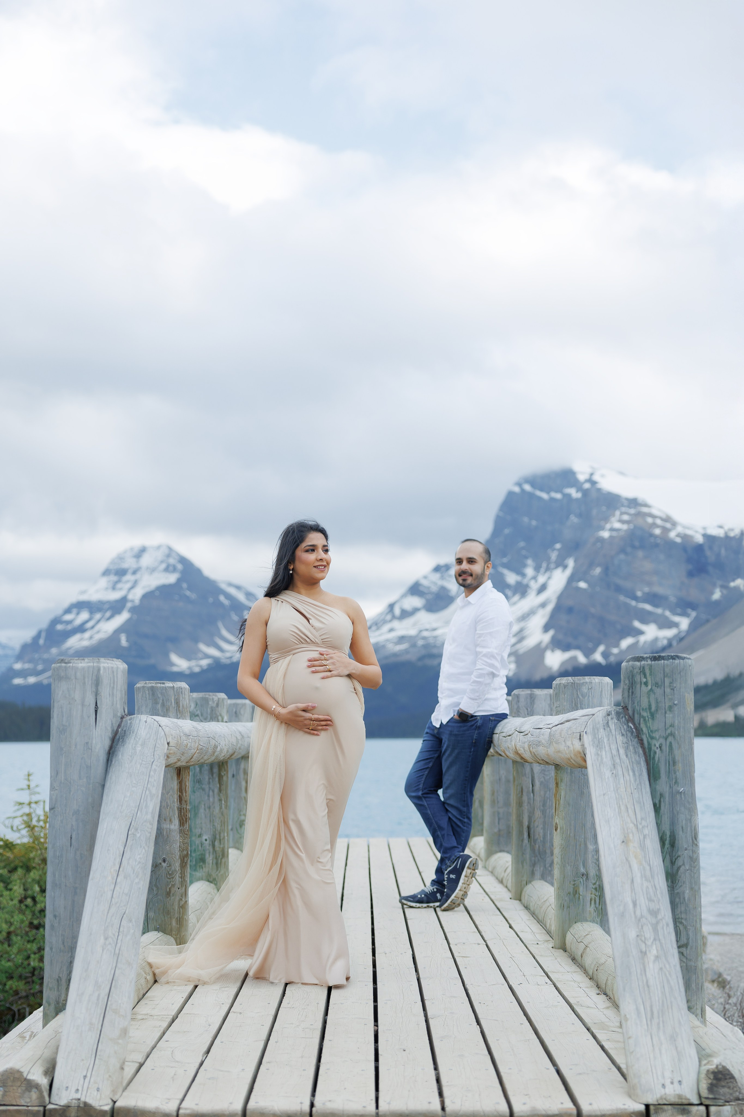 Mountain maternity shoot. Photographer Elvira Hryshchenko