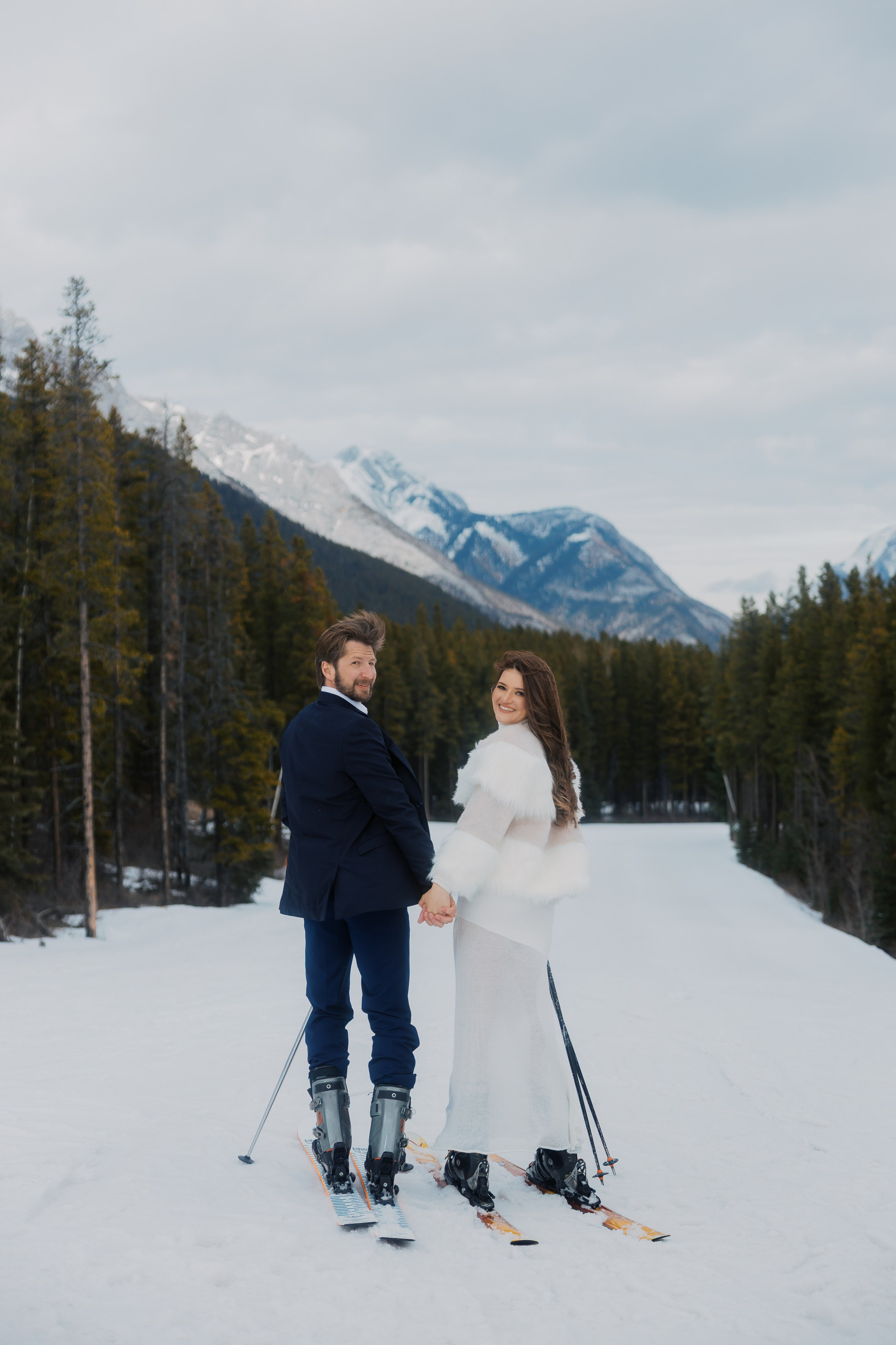 Ski engagement session. Photographer Elvira Hryshchenko